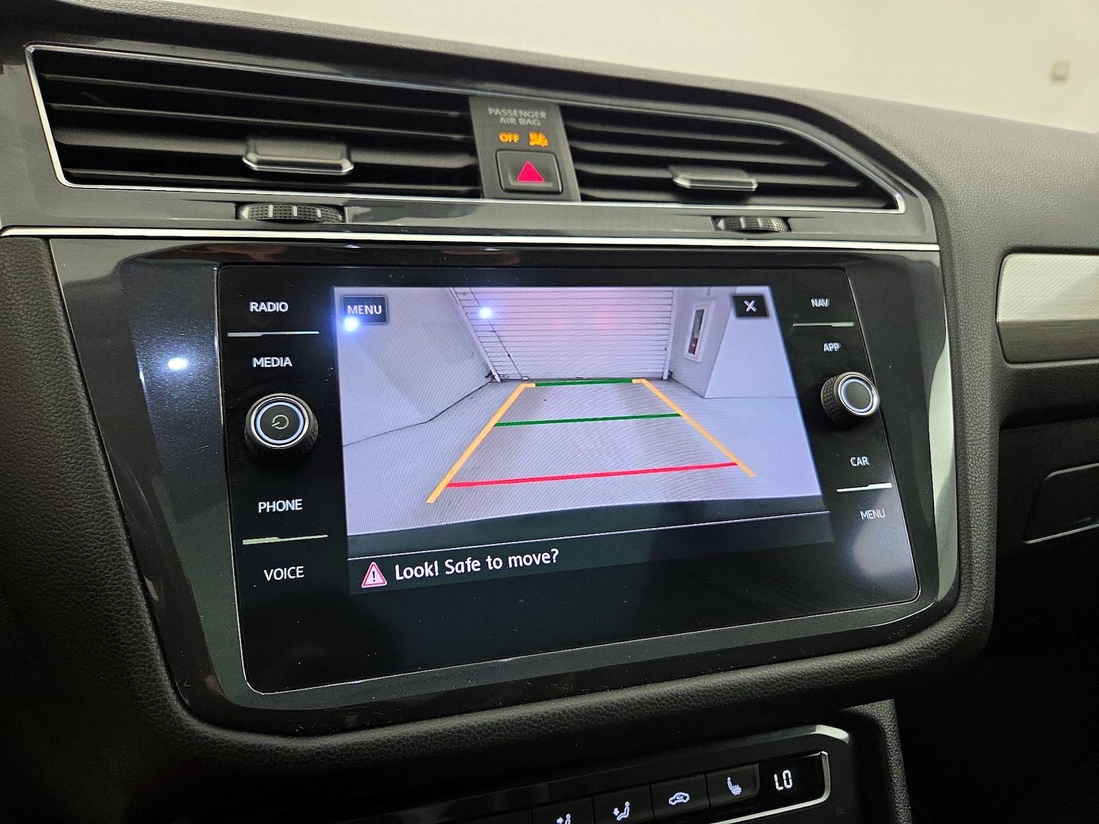 2020 Volkswagen Tiguan SEL - Photo 16
