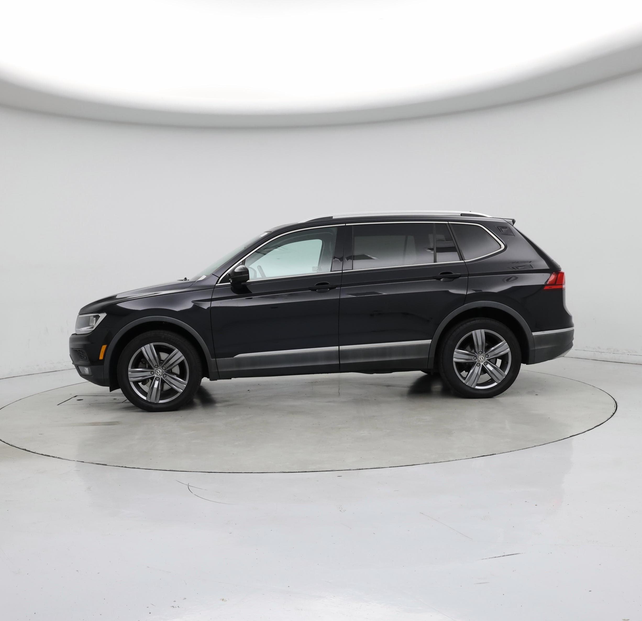 Thumbnail: 2020 Volkswagen Tiguan - 3