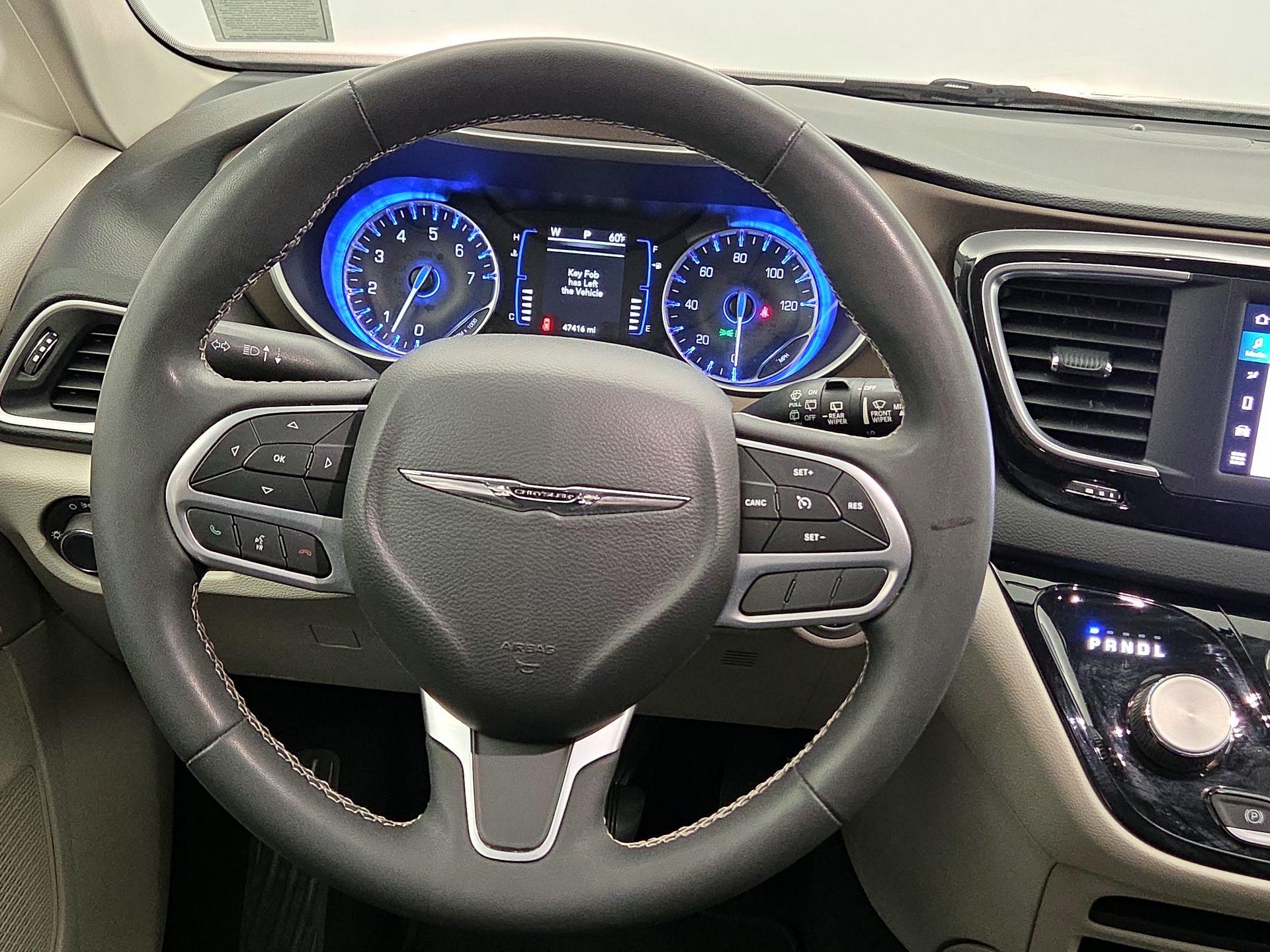 Thumbnail: 2022 Chrysler Voyager - 10