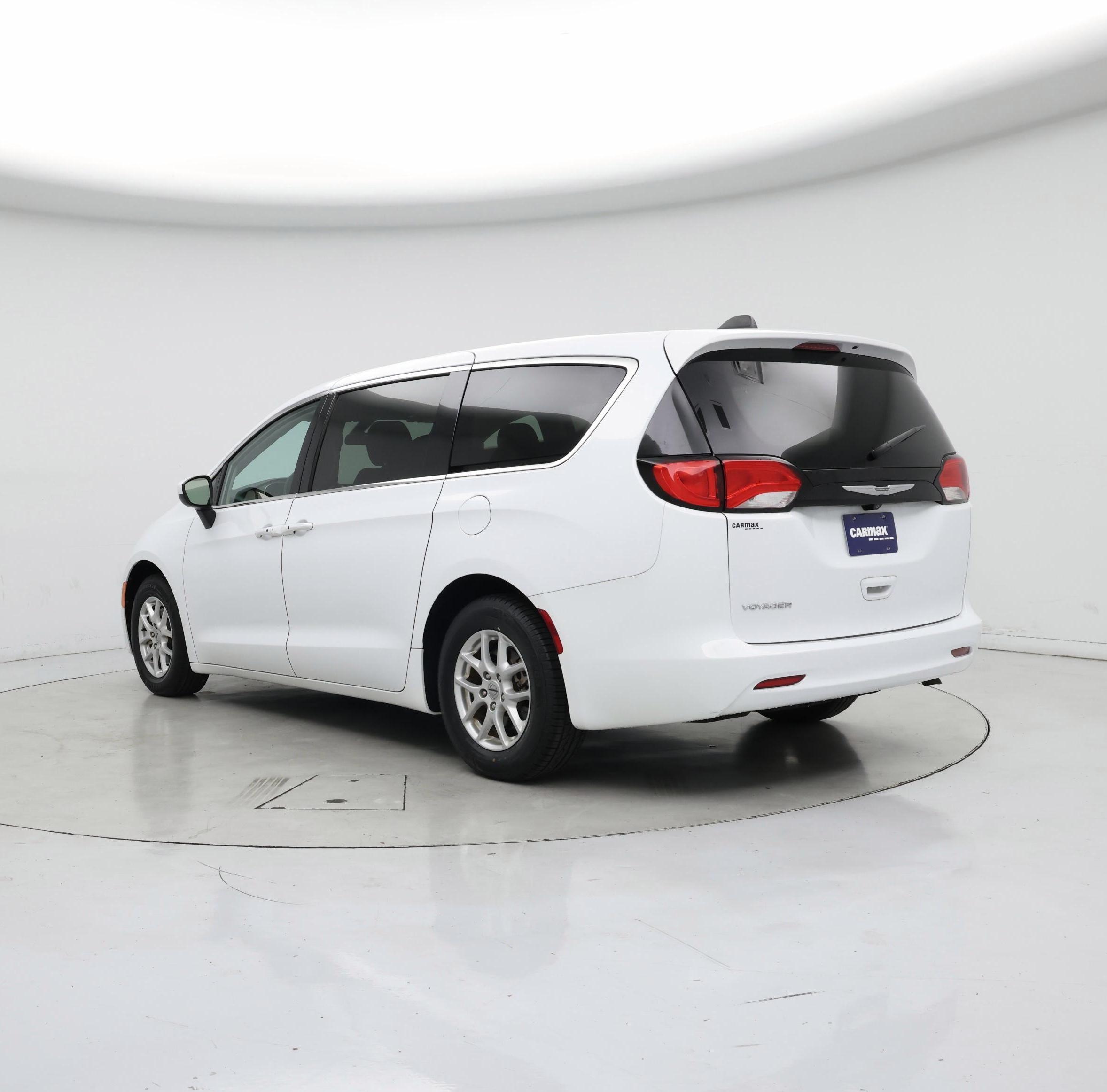 Thumbnail: 2022 Chrysler Voyager - 2