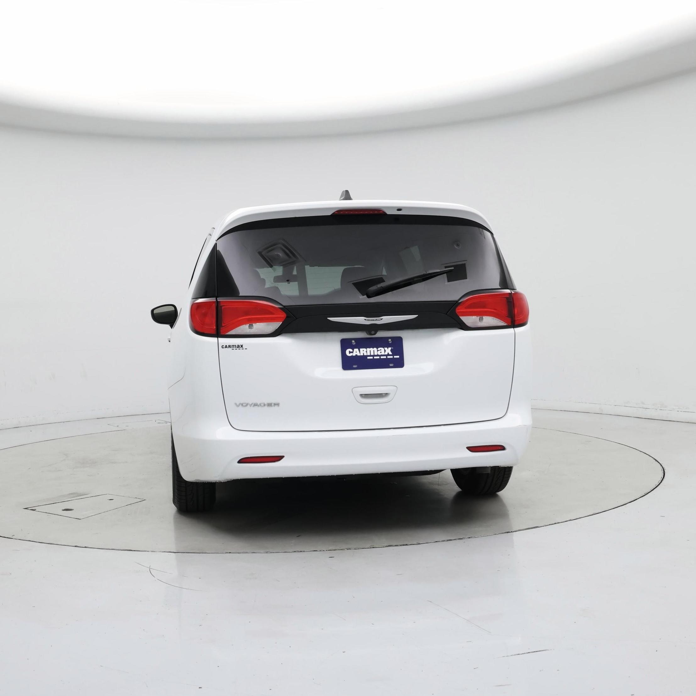Thumbnail: 2022 Chrysler Voyager - 6