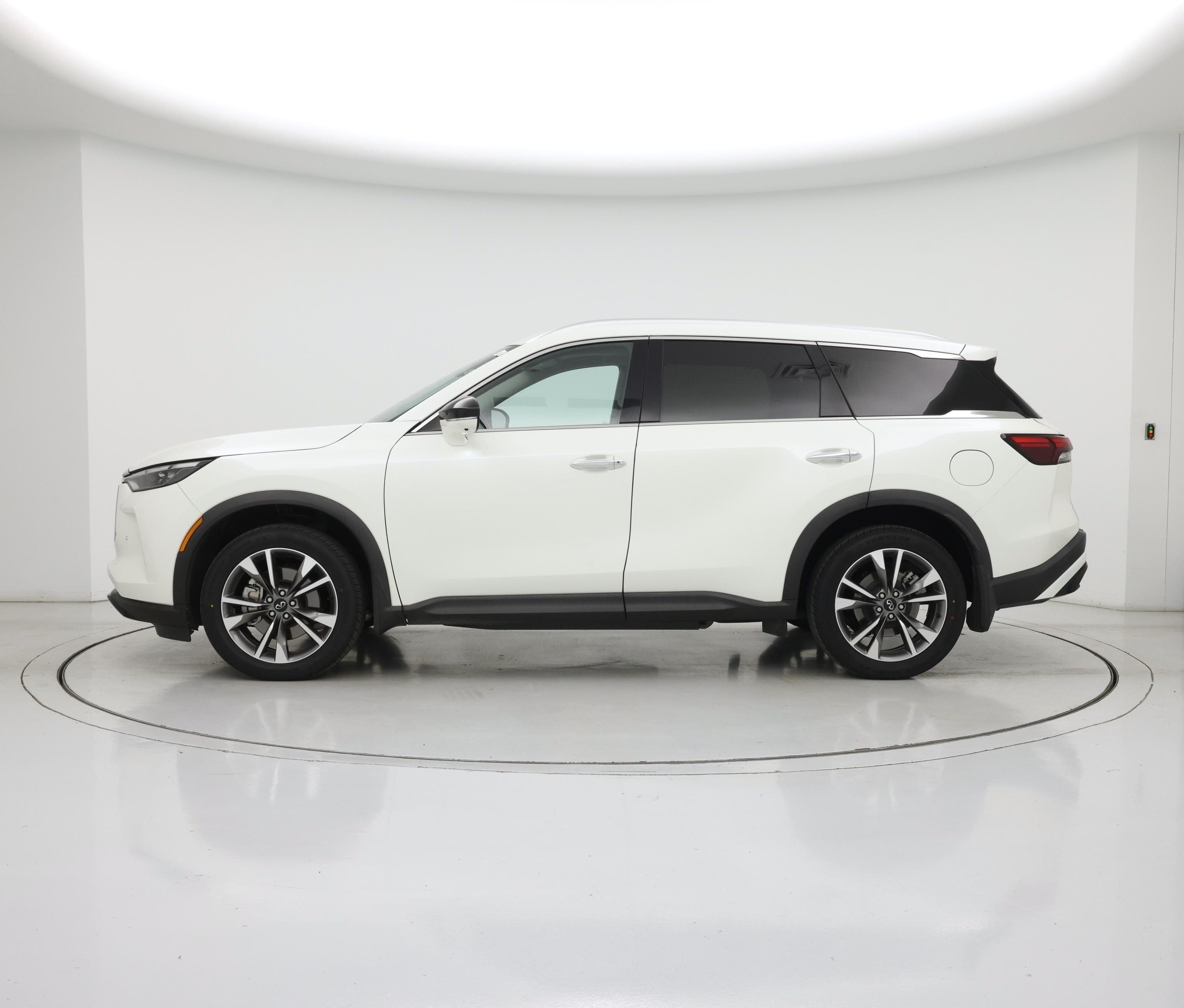 Thumbnail: 2023 INFINITI QX60 - 3