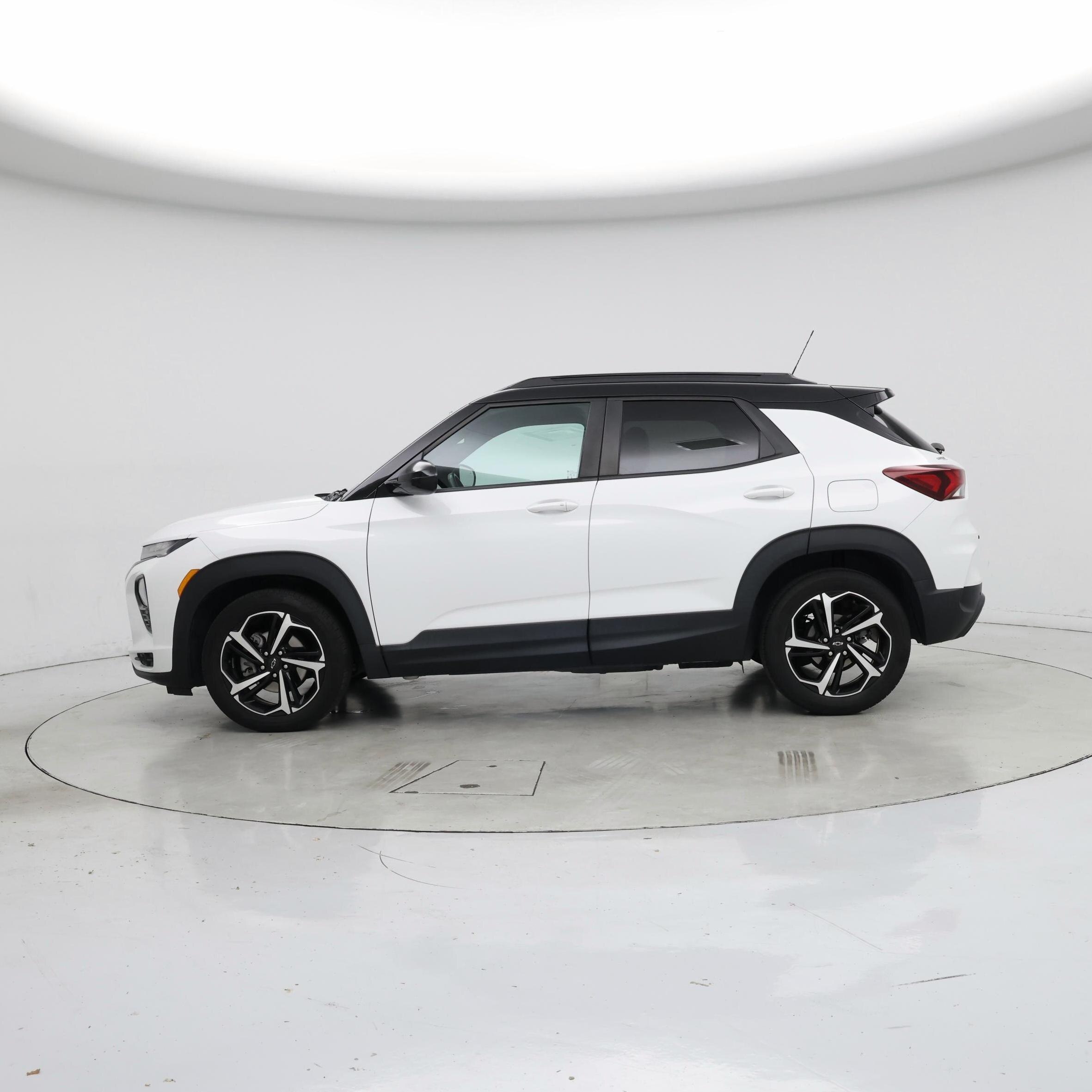 Thumbnail: 2021 Chevrolet TrailBlazer - 3
