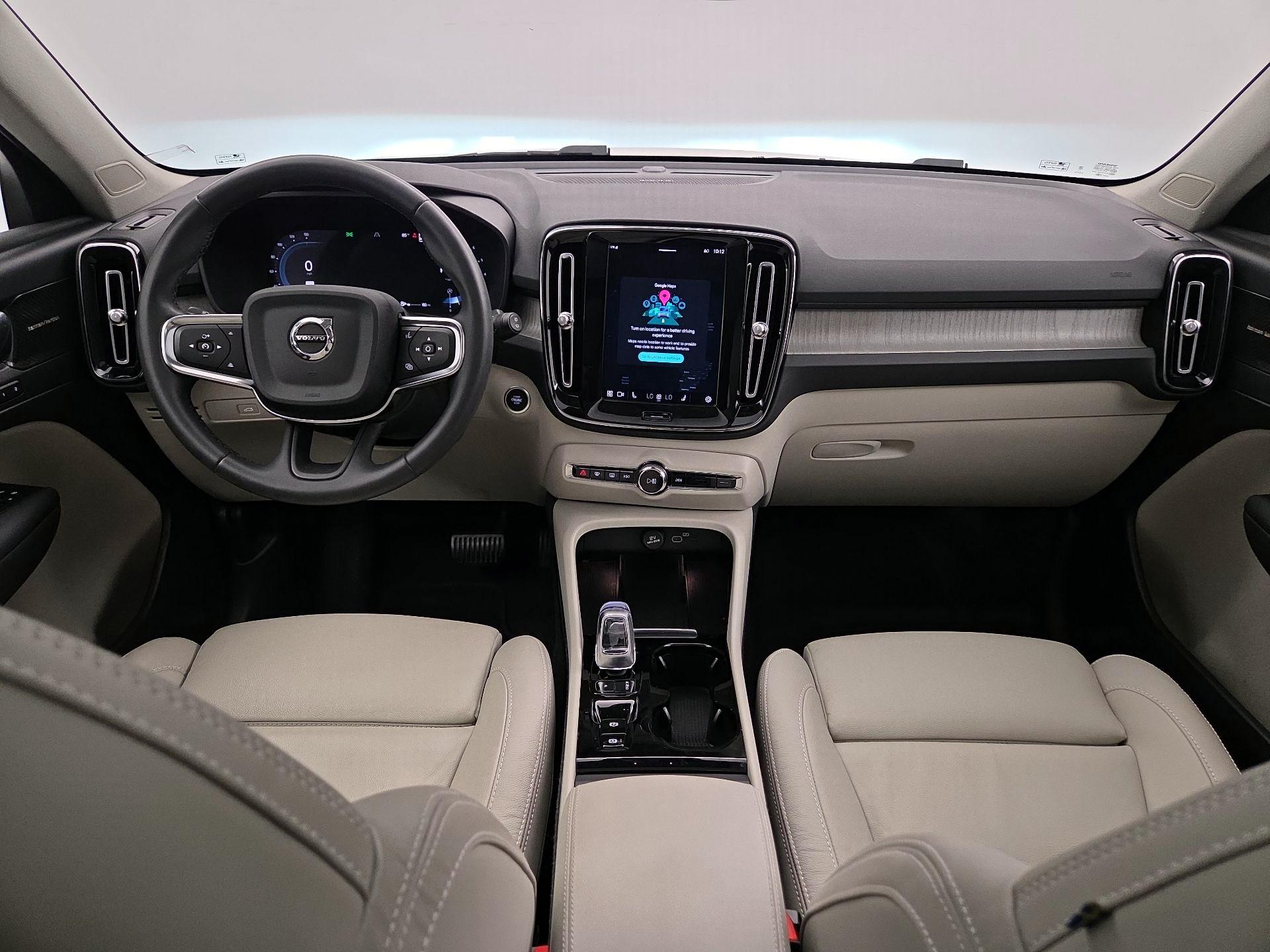 Thumbnail: 2023 Volvo XC40 - 9