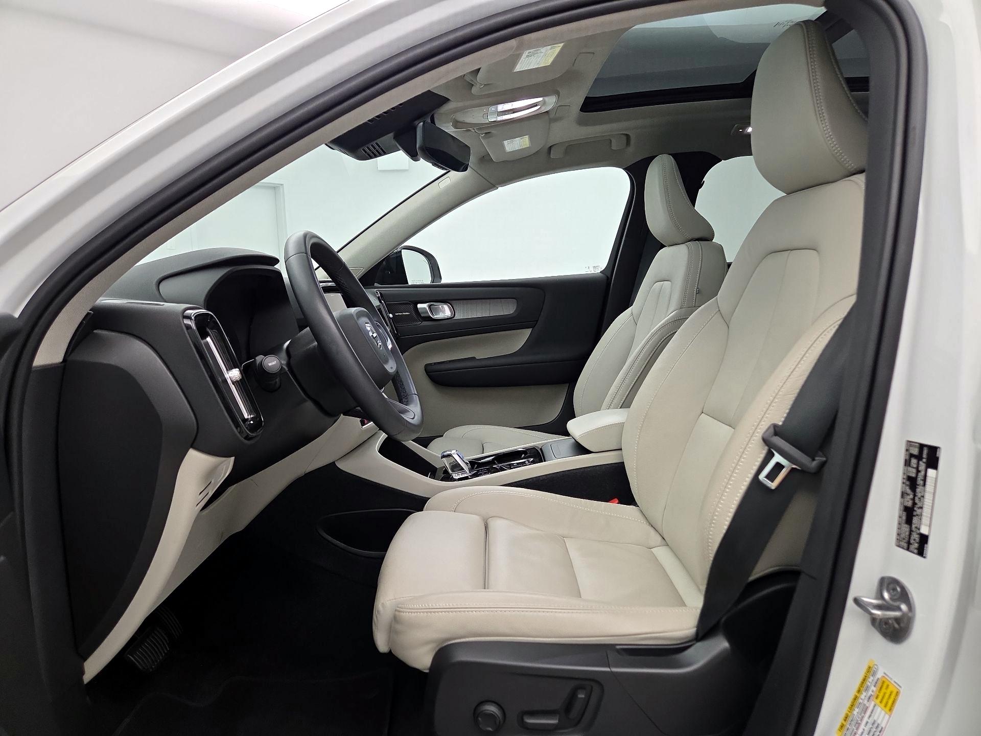 Thumbnail: 2023 Volvo XC40 - 11