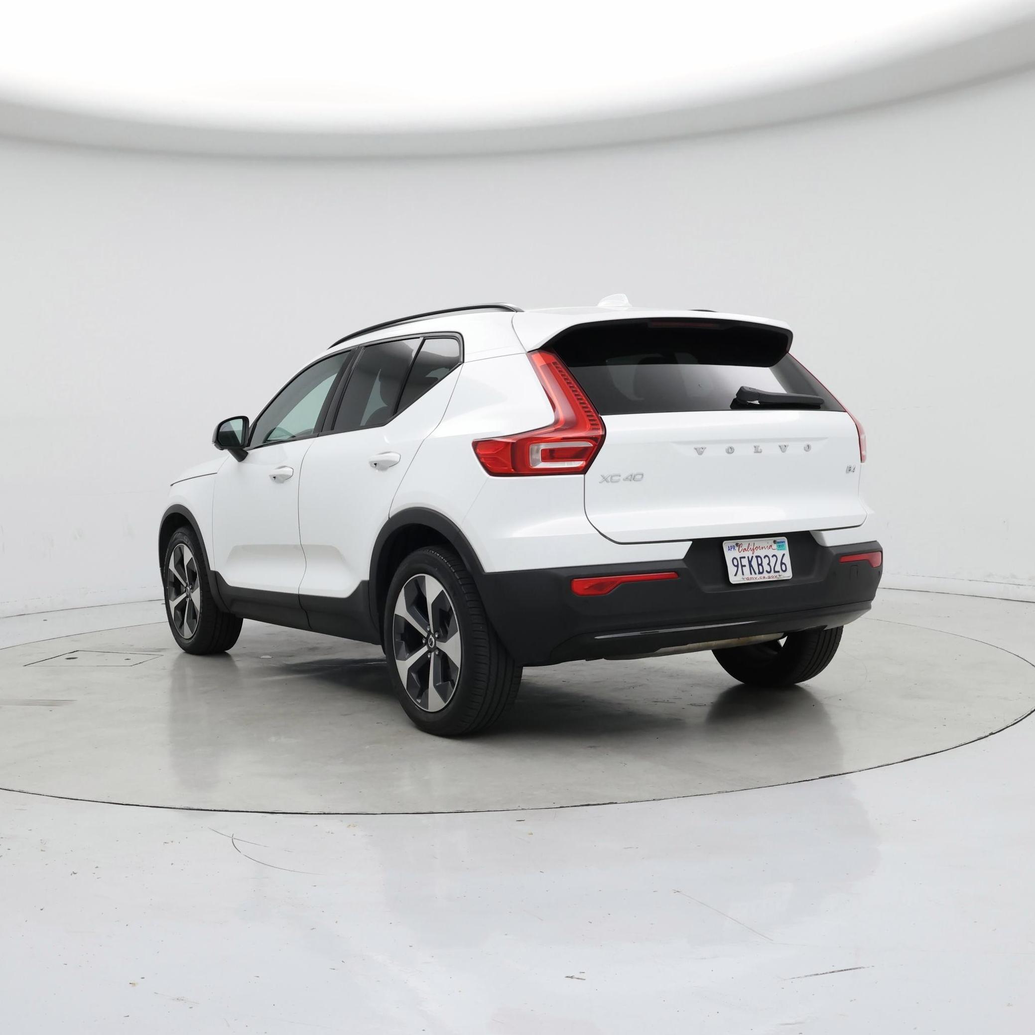 Thumbnail: 2023 Volvo XC40 - 2