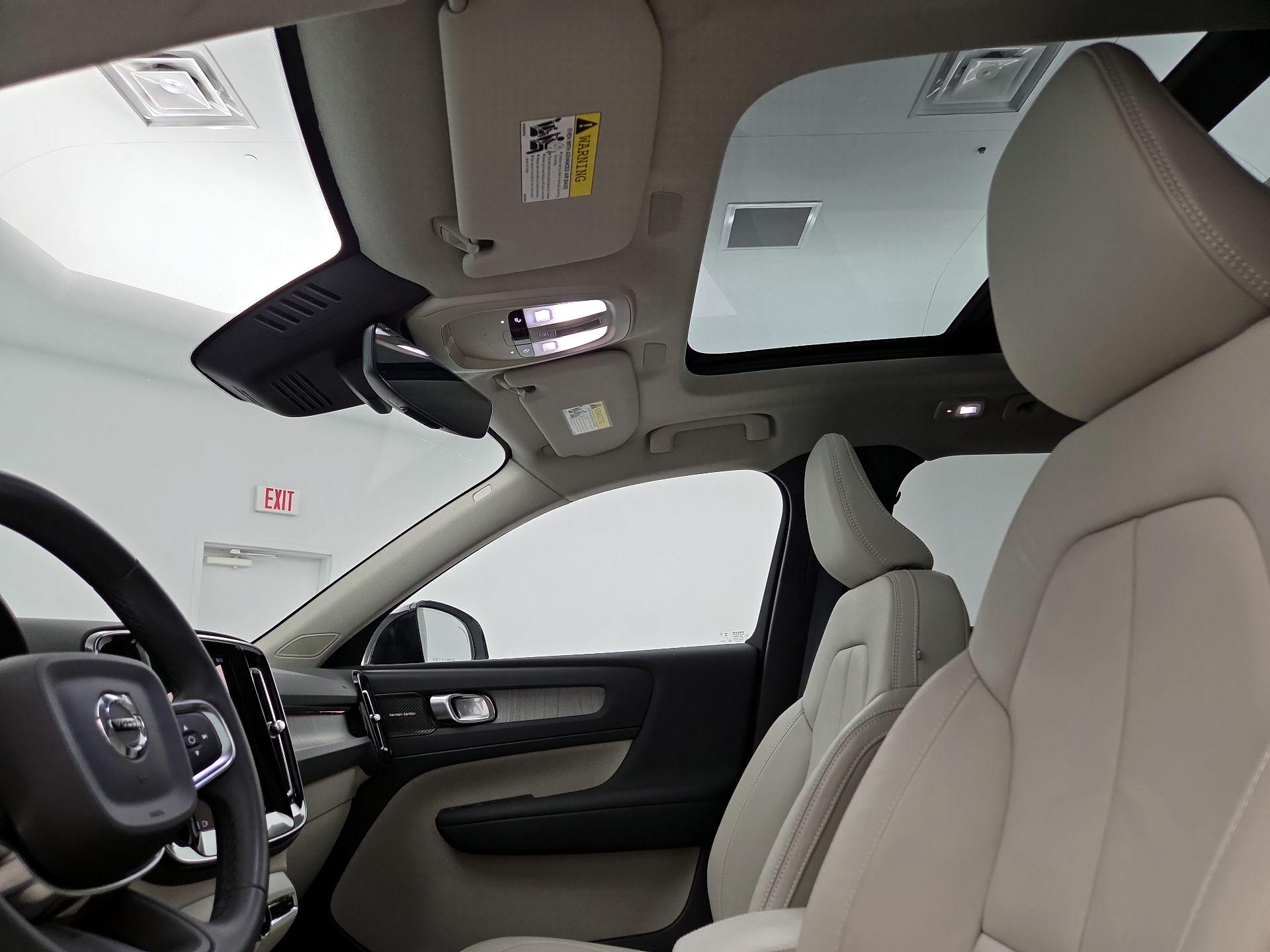 Thumbnail: 2023 Volvo XC40 - 19