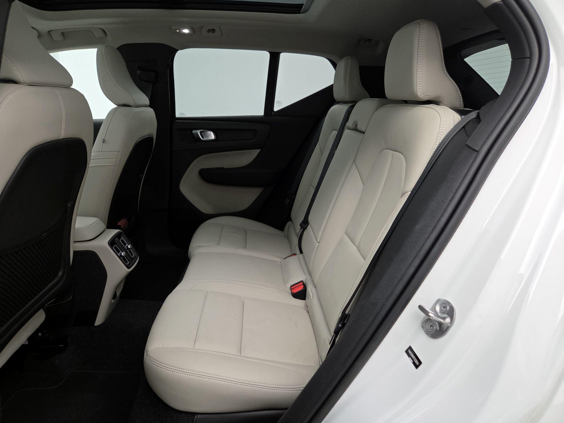 Thumbnail: 2023 Volvo XC40 - 20
