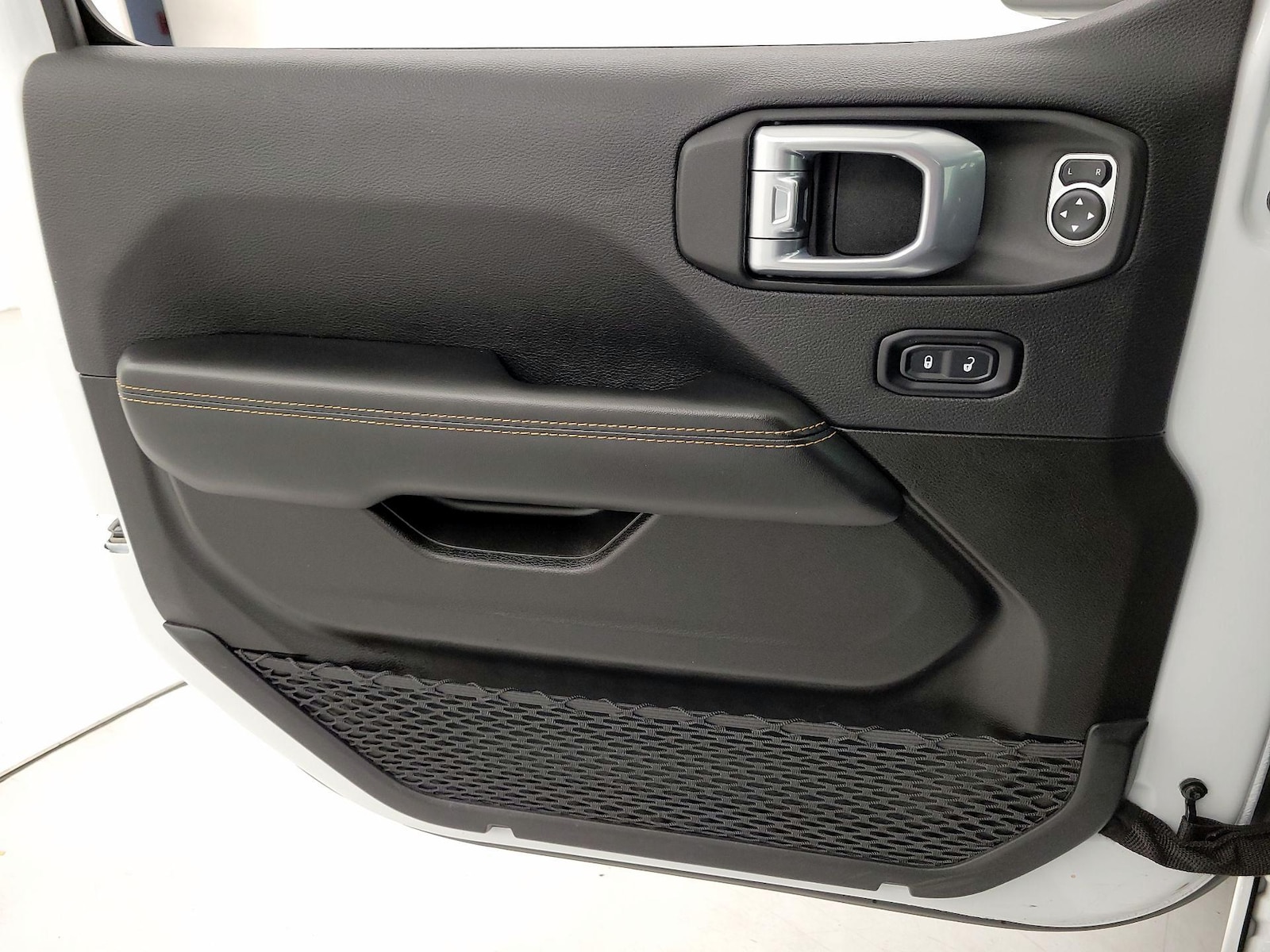 2025 Jeep Wrangler 4-Door Sahara - Photo 13