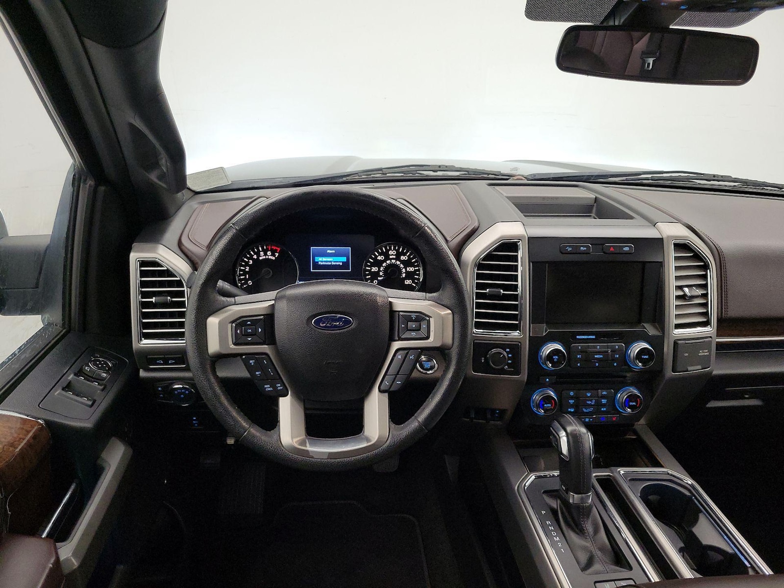 2015 Ford F-150 Platinum - Photo 11