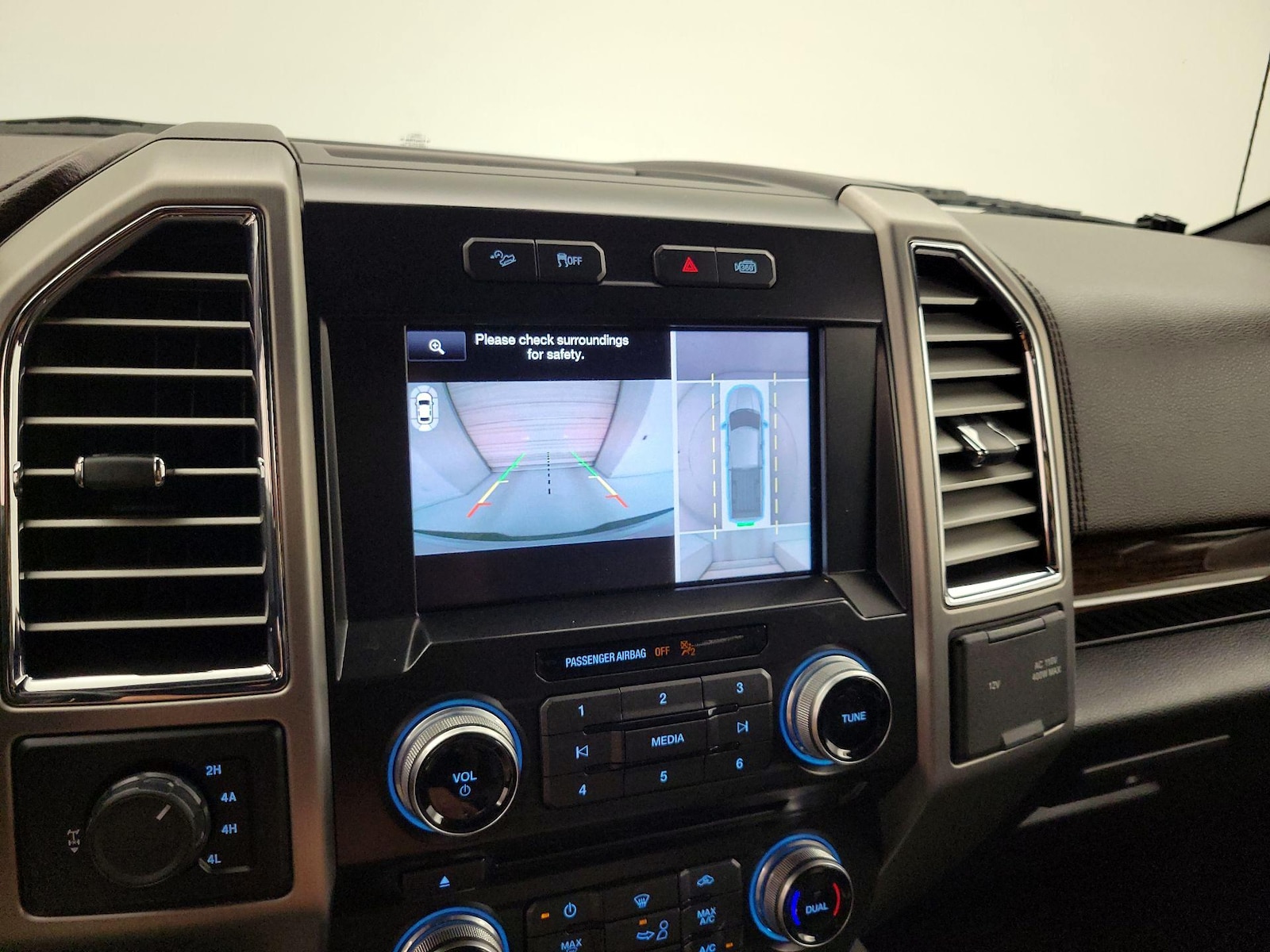 2015 Ford F-150 Platinum - Photo 15
