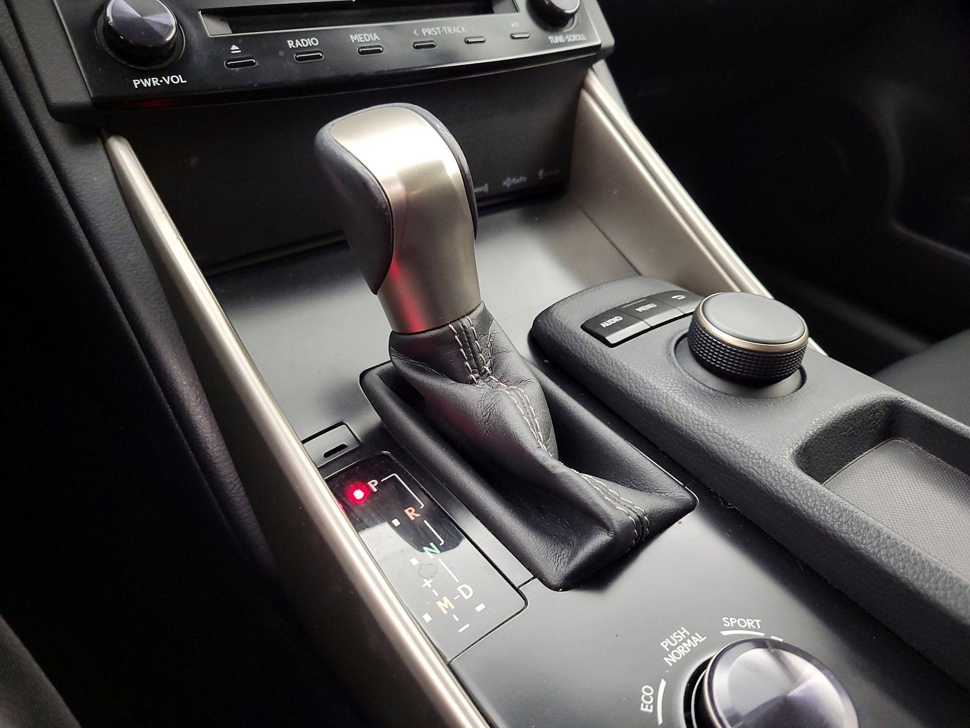 Thumbnail: 2014 Lexus IS - 17