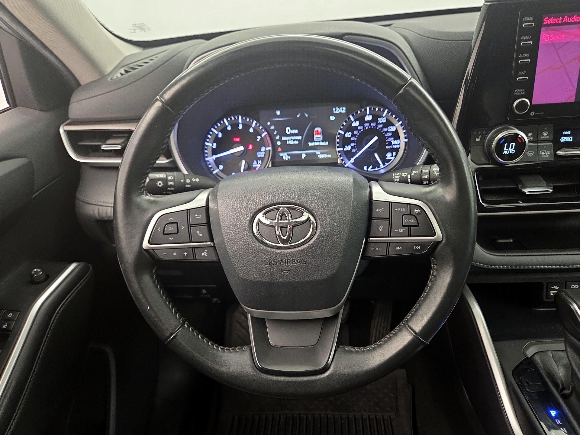 Thumbnail: 2022 Toyota Highlander - 10