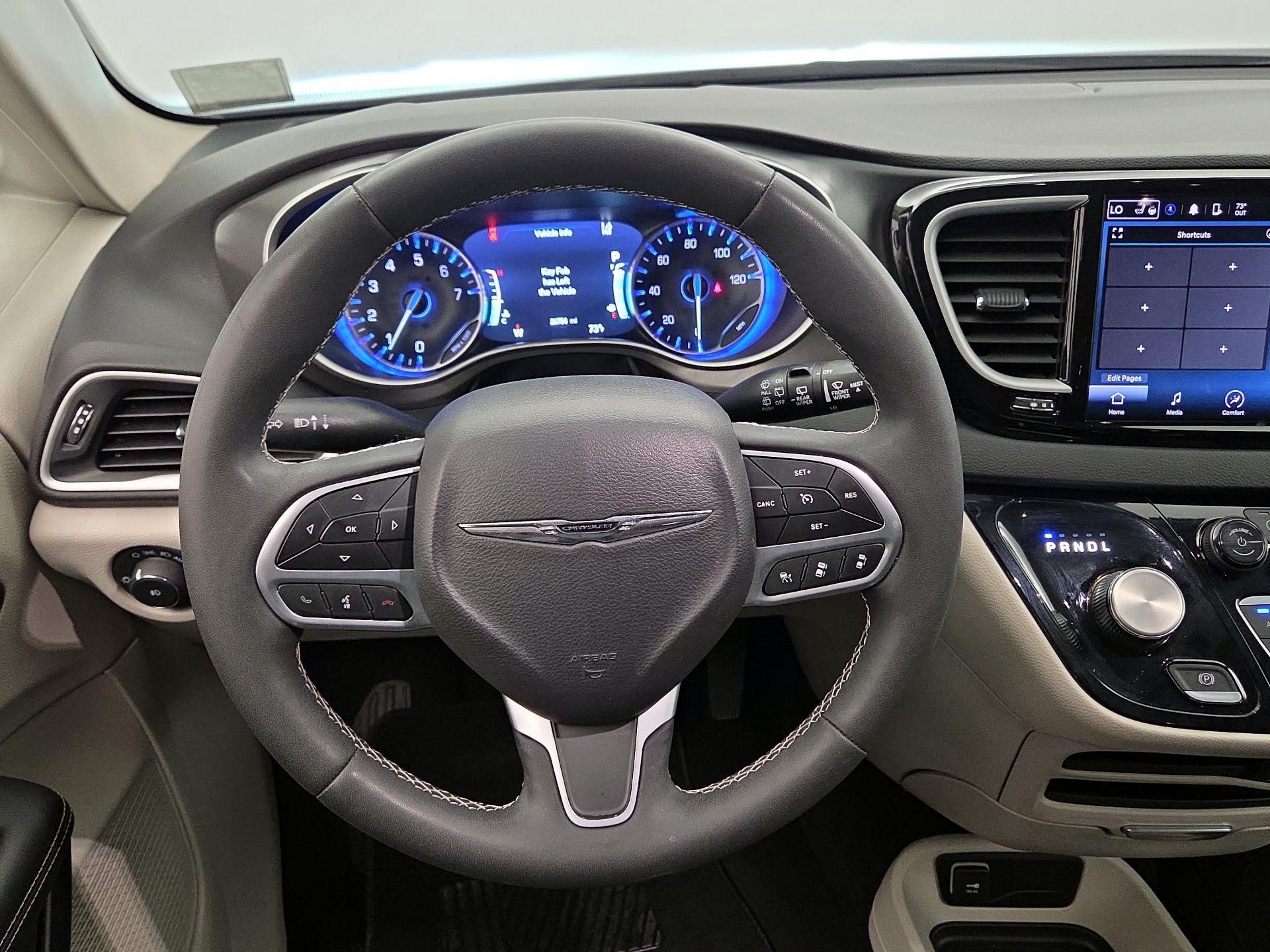 Thumbnail: 2024 Chrysler Pacifica - 10