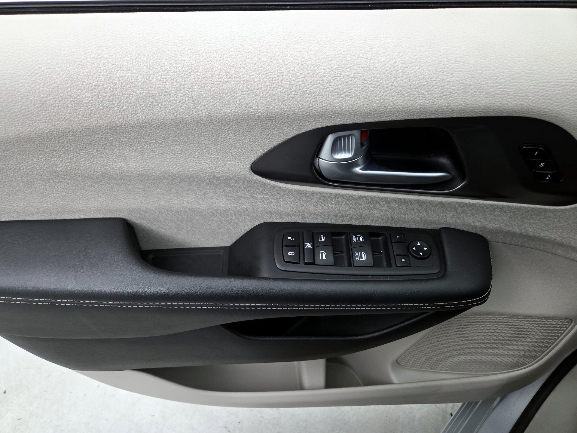 Thumbnail: 2024 Chrysler Pacifica - 12