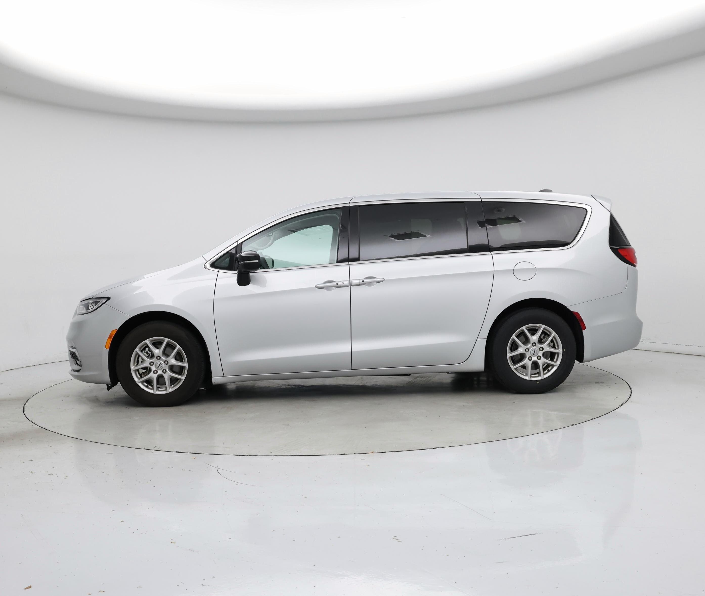 Thumbnail: 2024 Chrysler Pacifica - 3