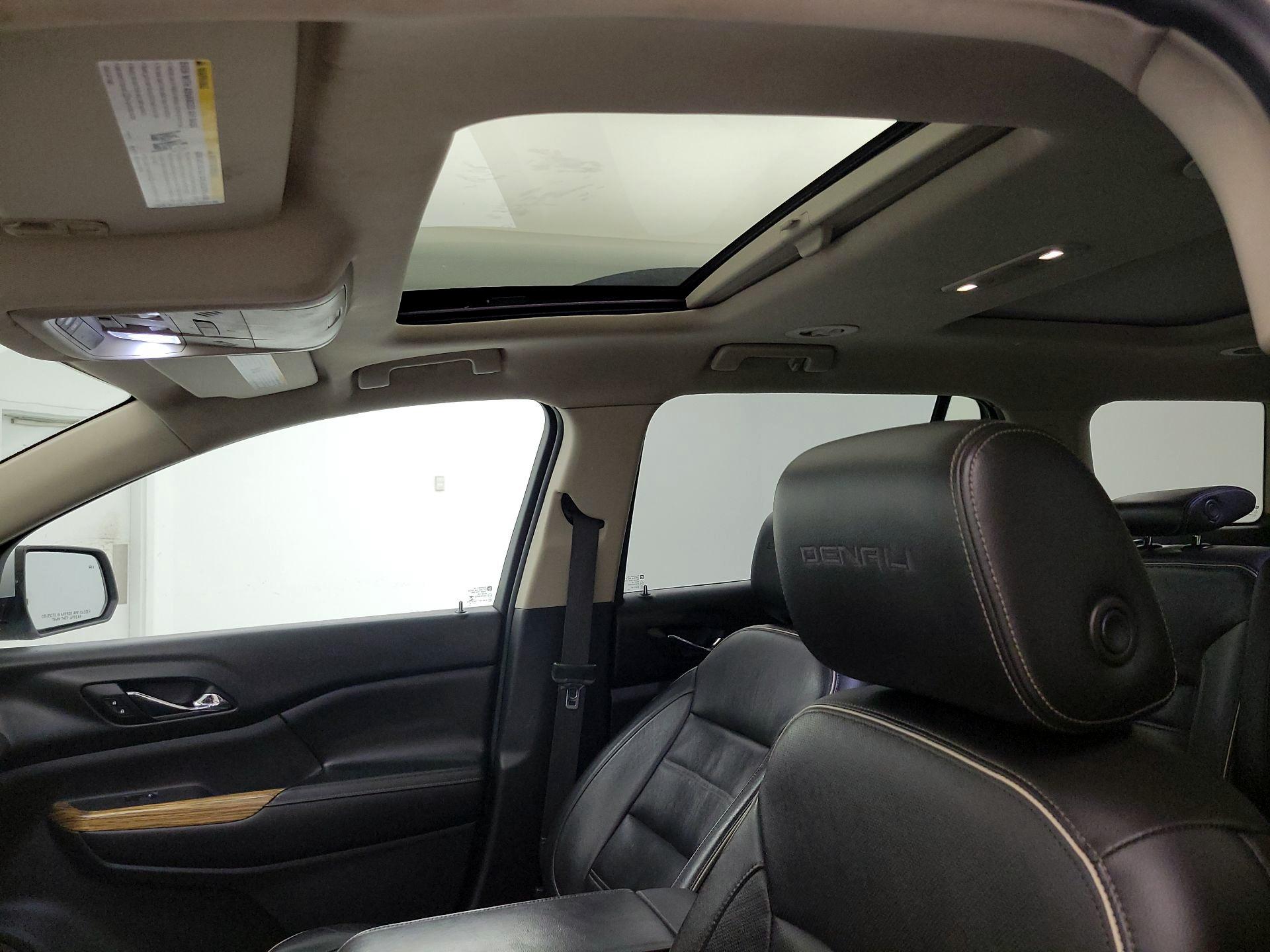 Thumbnail: 2017 GMC Acadia - 18