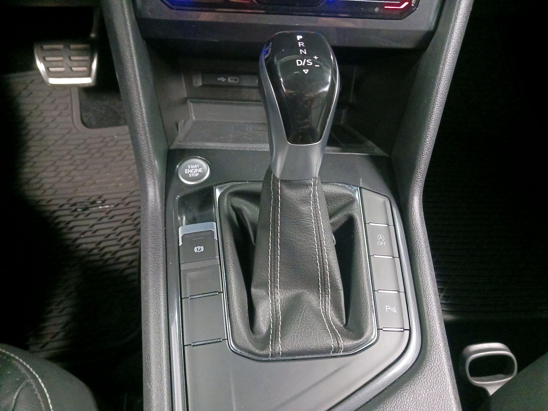 Thumbnail: 2023 Volkswagen Tiguan - 17