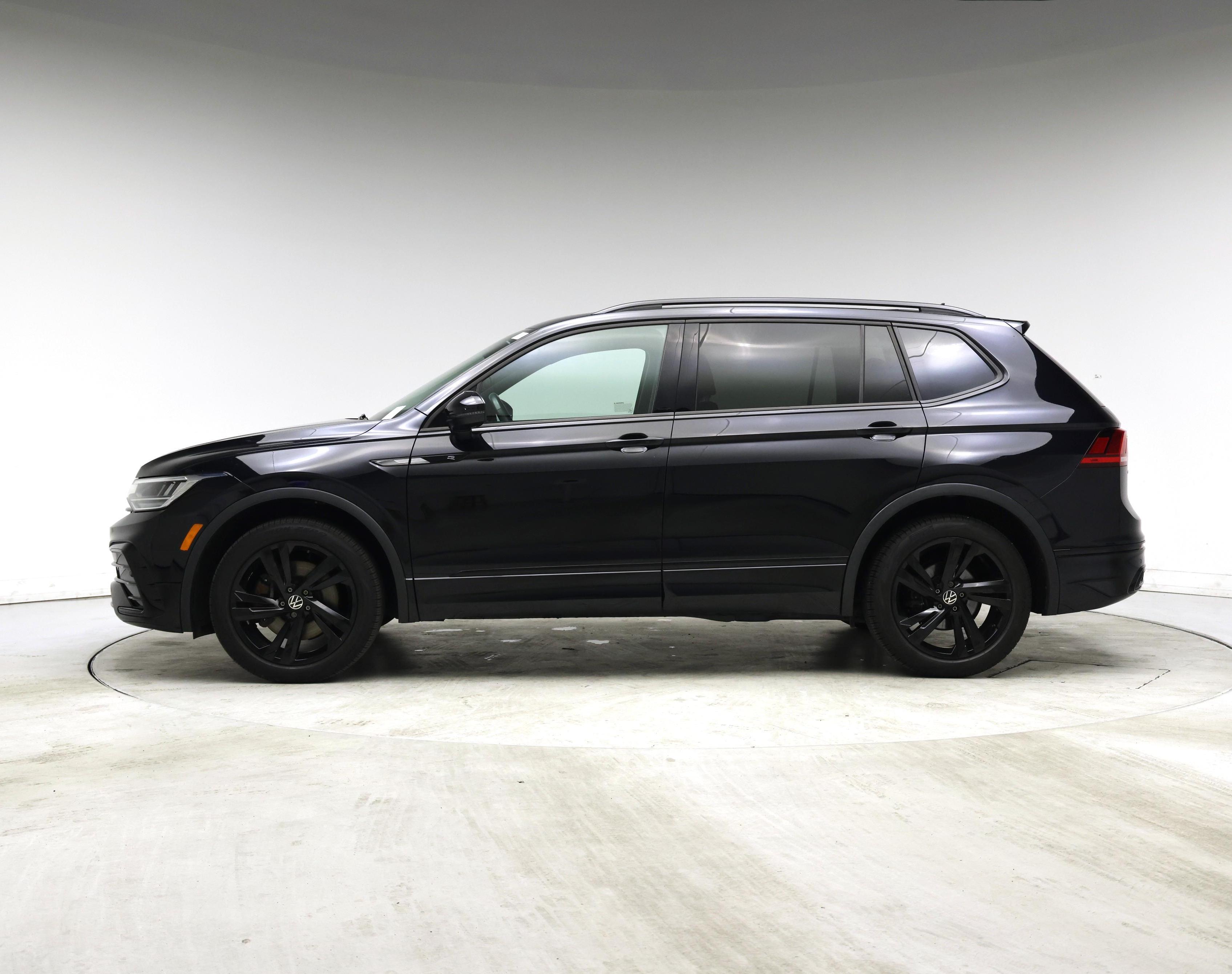 Thumbnail: 2023 Volkswagen Tiguan - 3