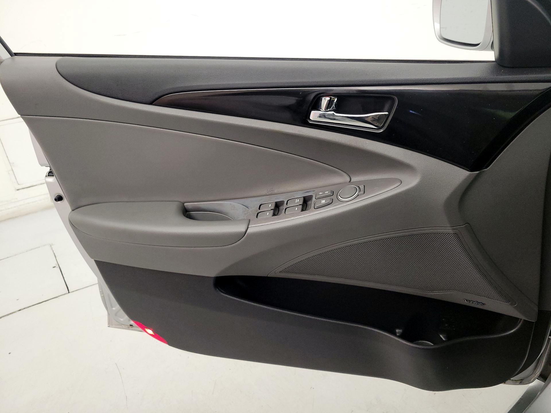 Thumbnail: 2014 Hyundai Sonata - 12