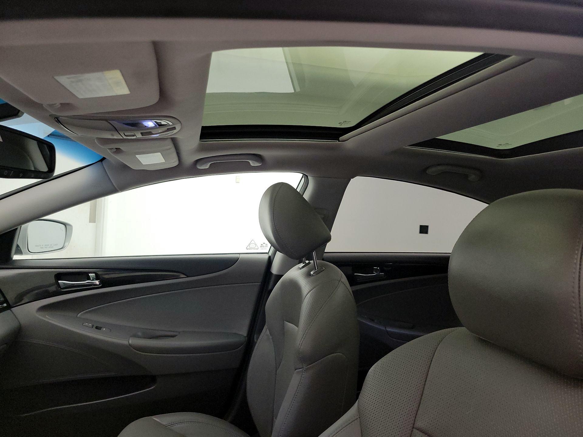 Thumbnail: 2014 Hyundai Sonata - 18