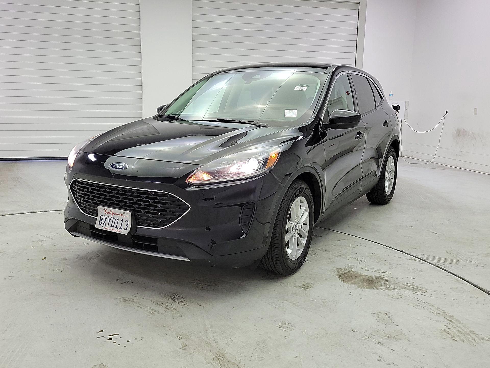 Thumbnail: 2021 Ford Escape - 3