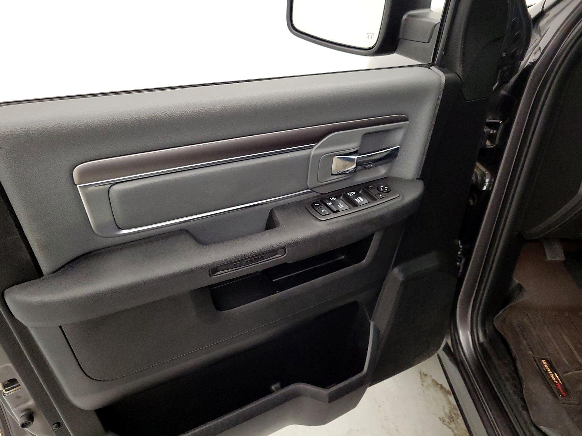 Thumbnail: 2021 RAM 1500 Classic - 12