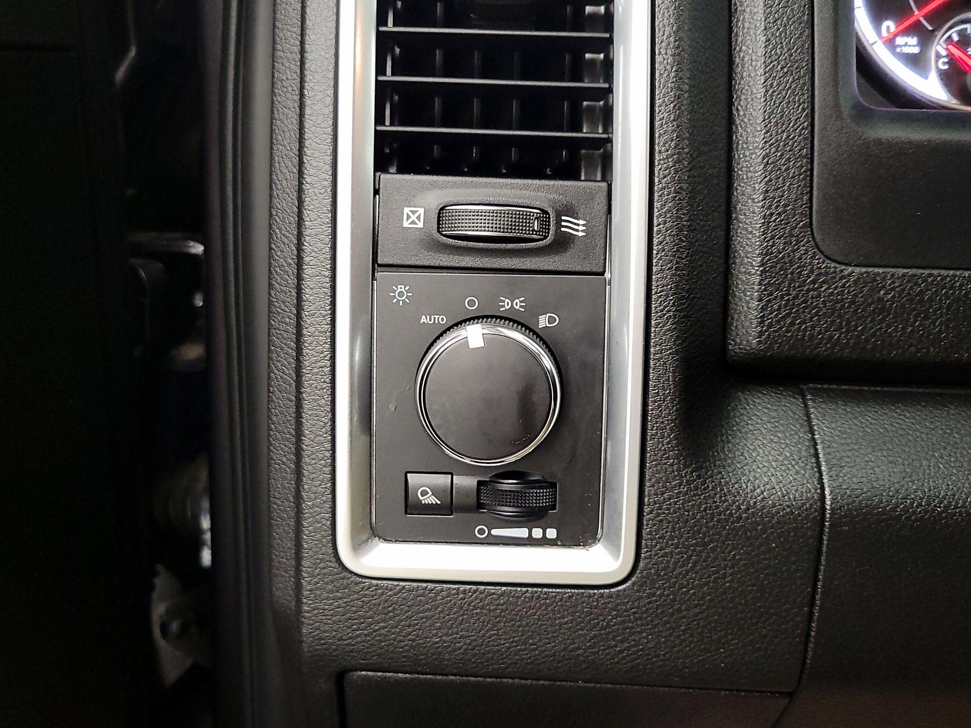 Thumbnail: 2021 RAM 1500 Classic - 13