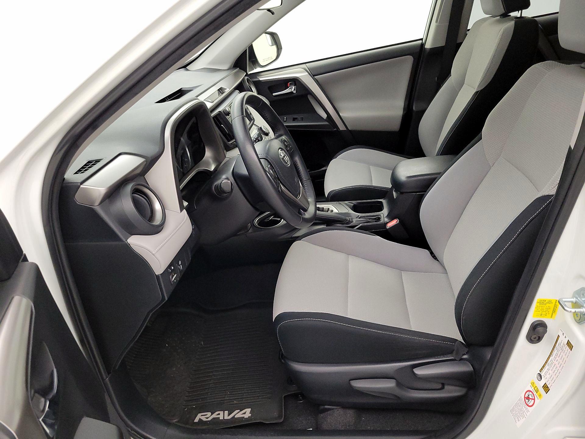 Thumbnail: 2016 Toyota RAV4 - 11