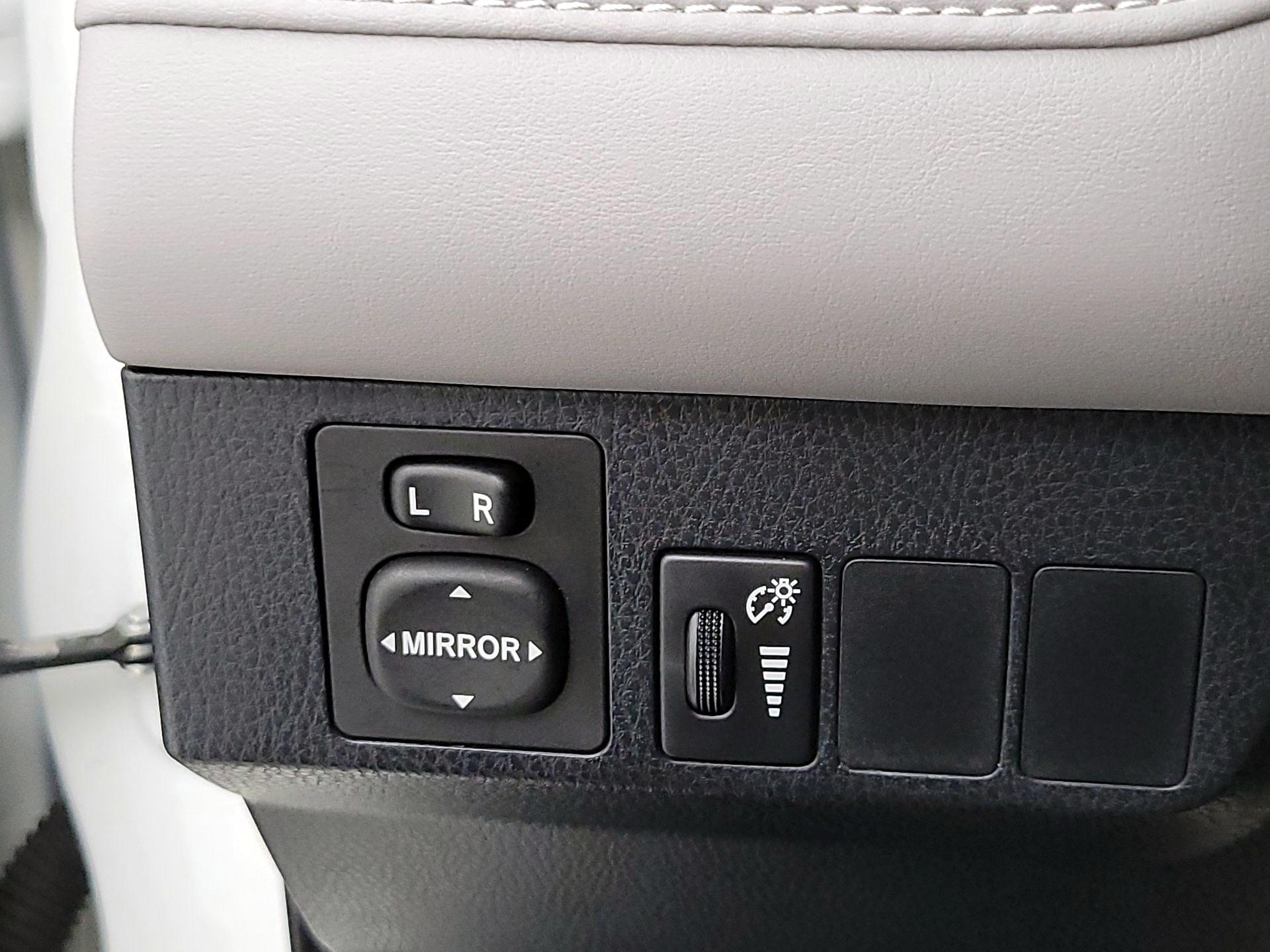 Thumbnail: 2016 Toyota RAV4 - 13
