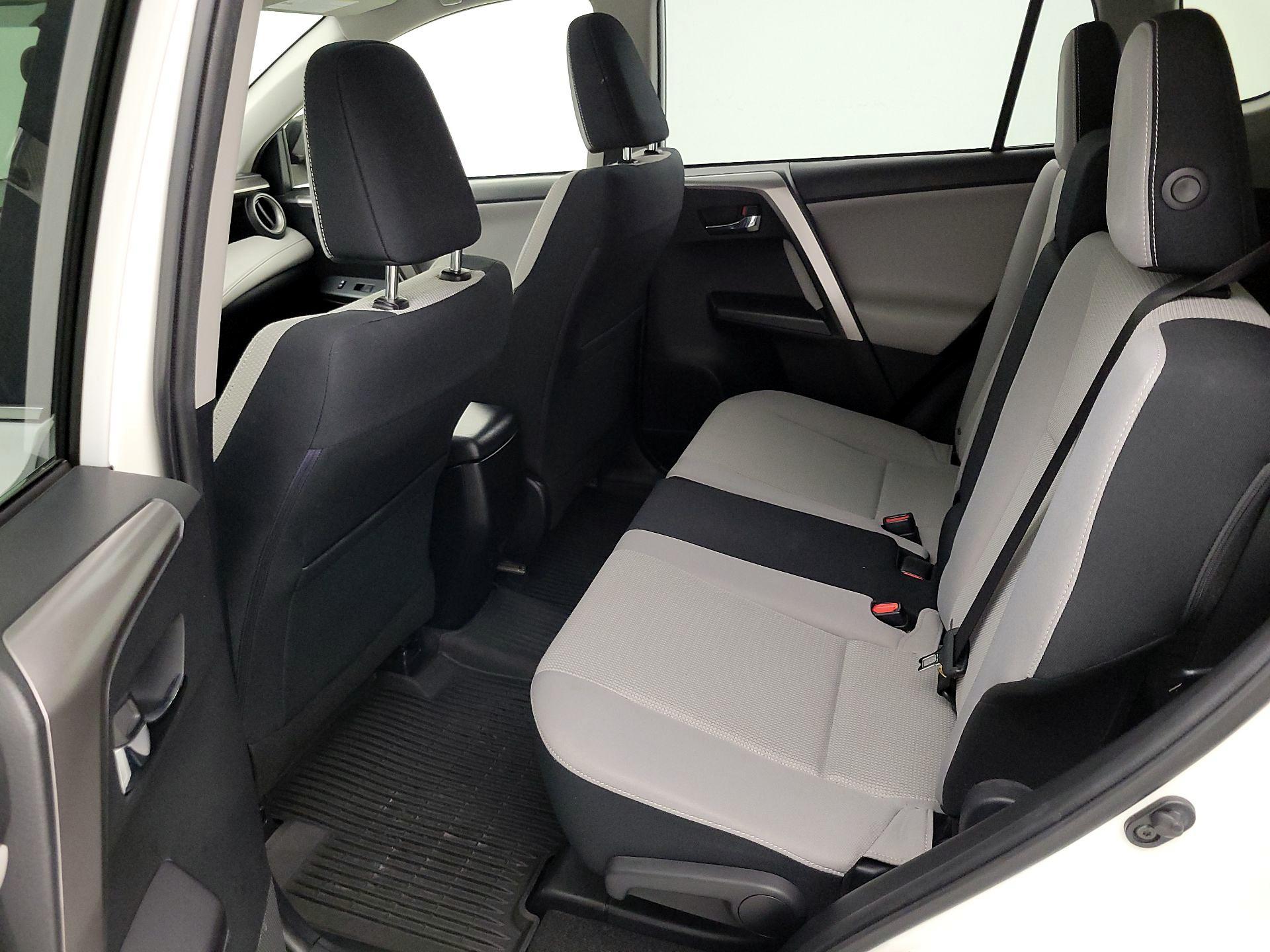 Thumbnail: 2016 Toyota RAV4 - 19