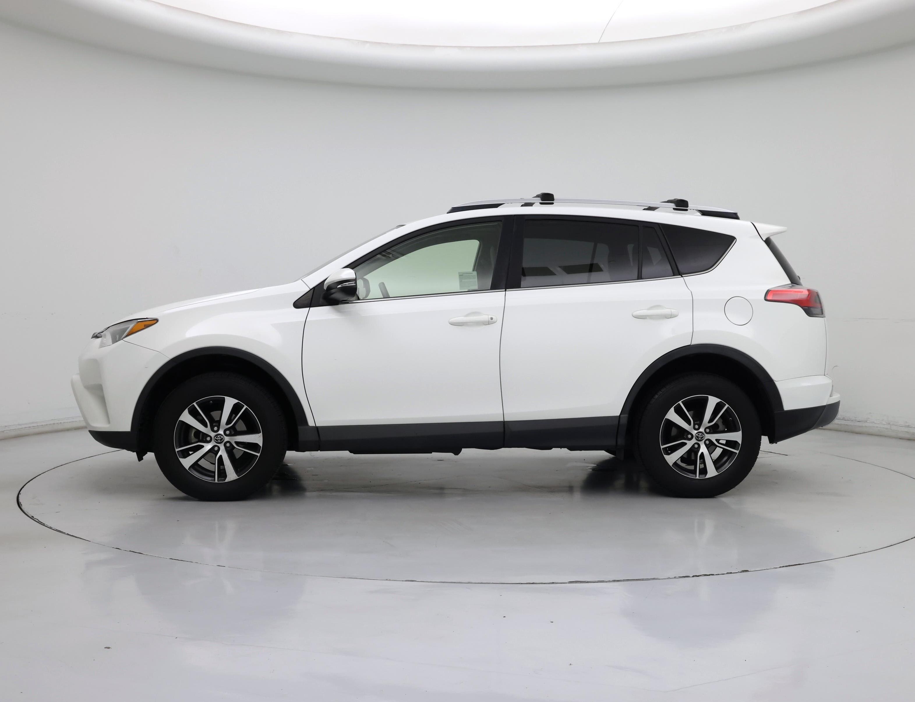 Thumbnail: 2016 Toyota RAV4 - 3