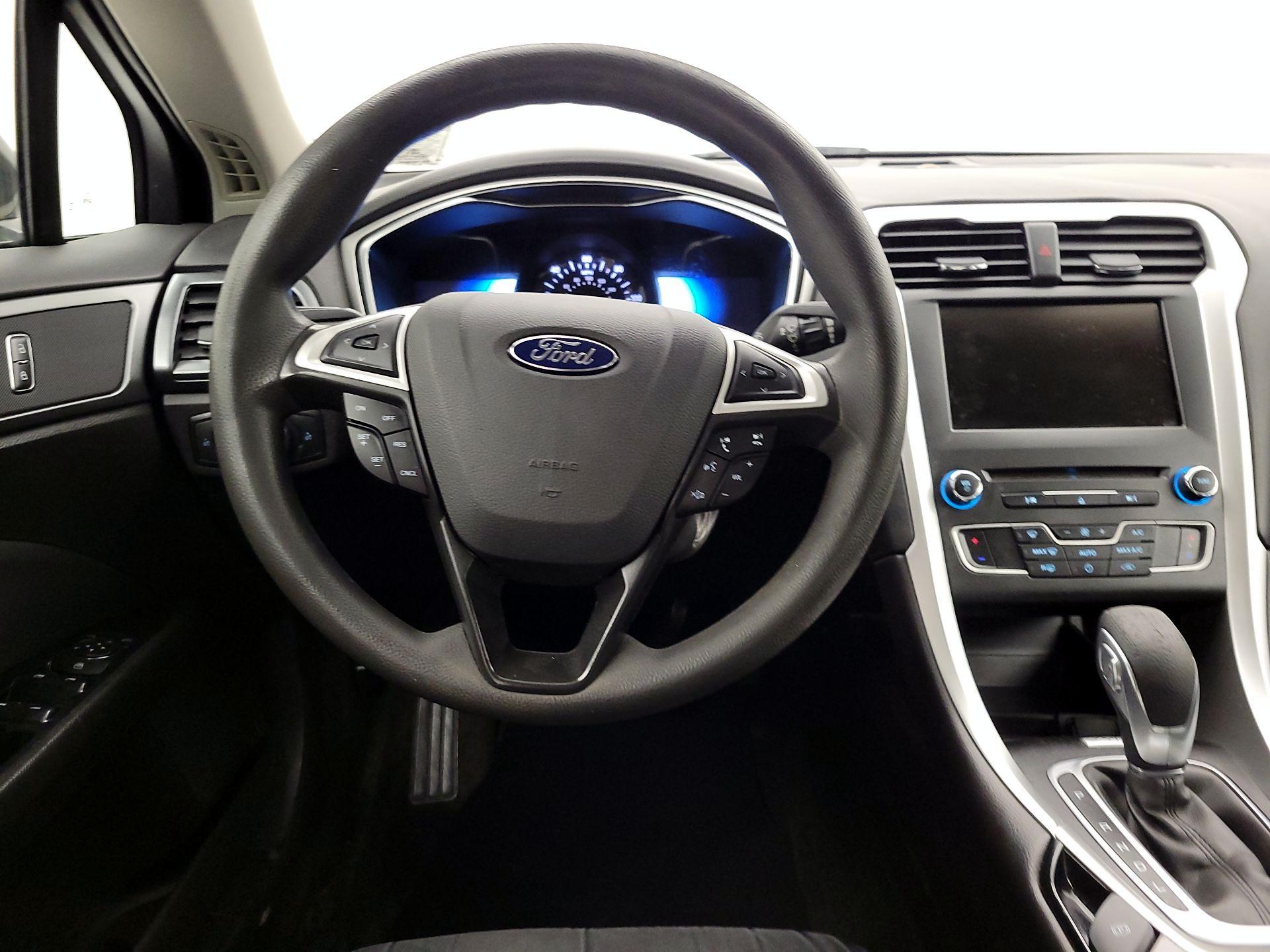 Thumbnail: 2016 Ford Fusion - 10