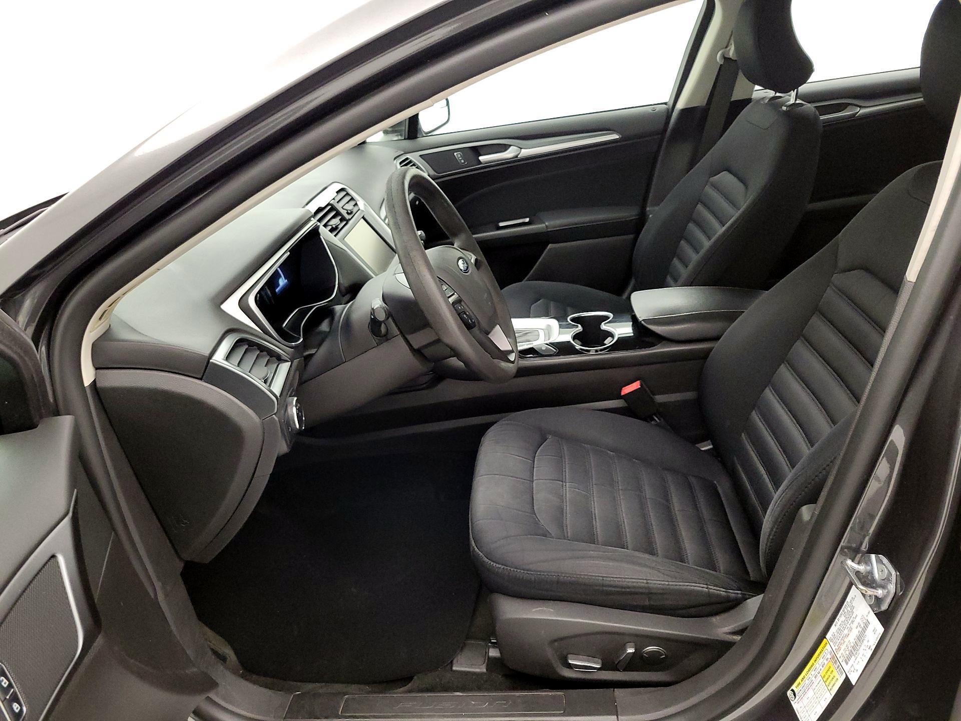 Thumbnail: 2016 Ford Fusion - 11