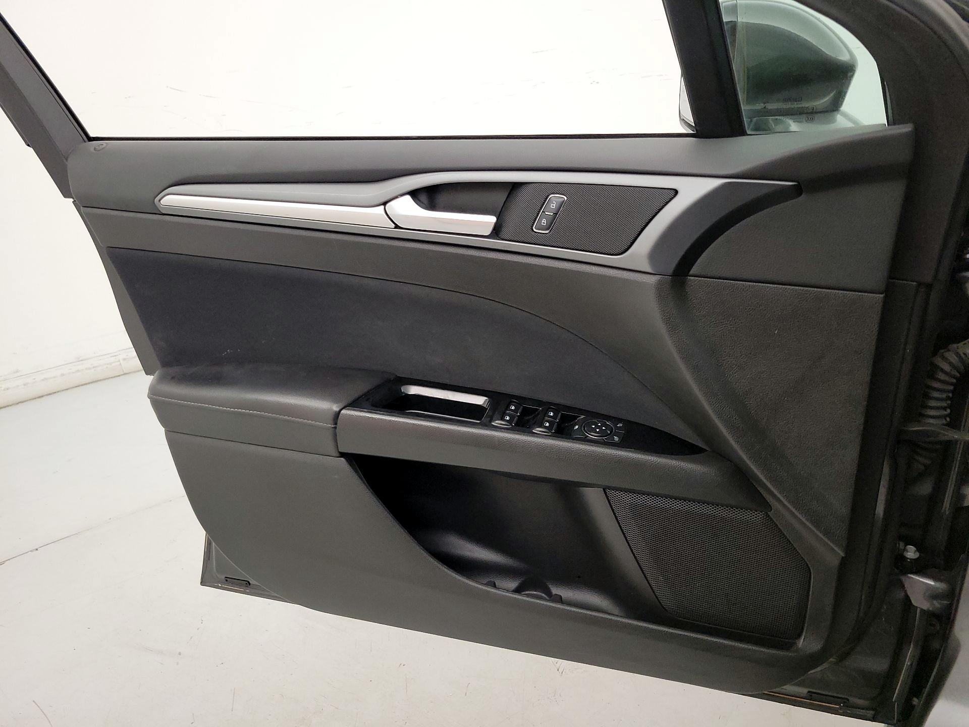 Thumbnail: 2016 Ford Fusion - 12
