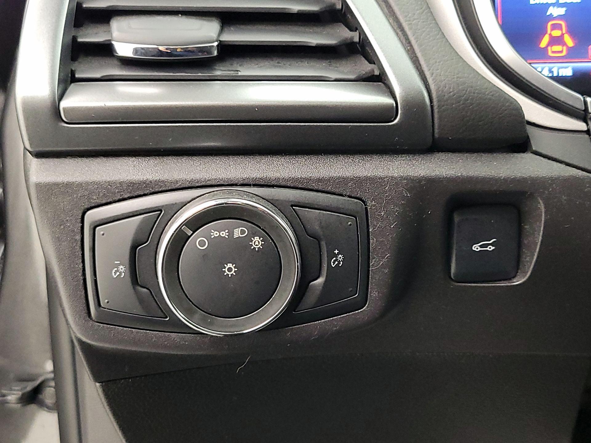 Thumbnail: 2016 Ford Fusion - 13
