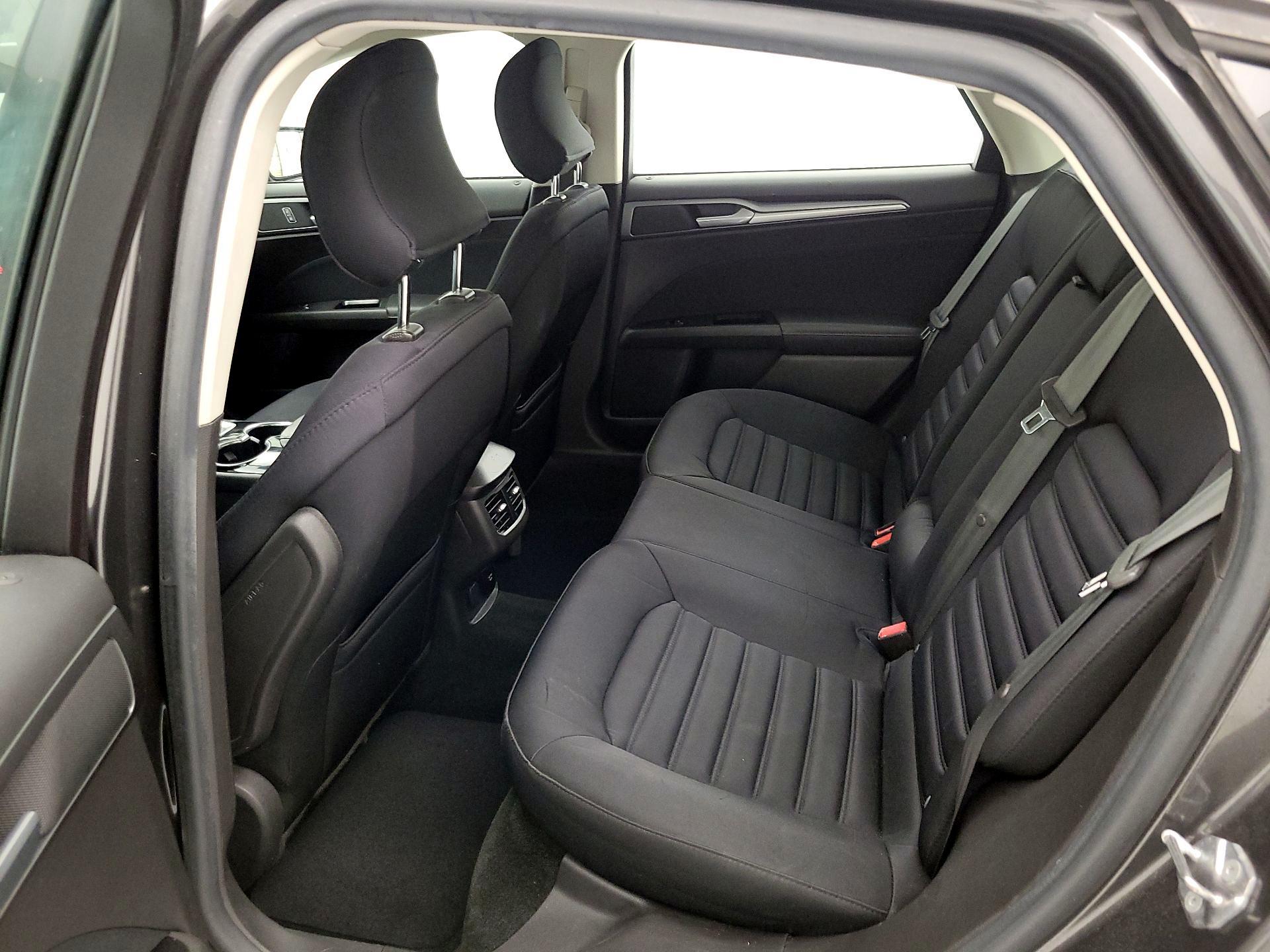 Thumbnail: 2016 Ford Fusion - 18