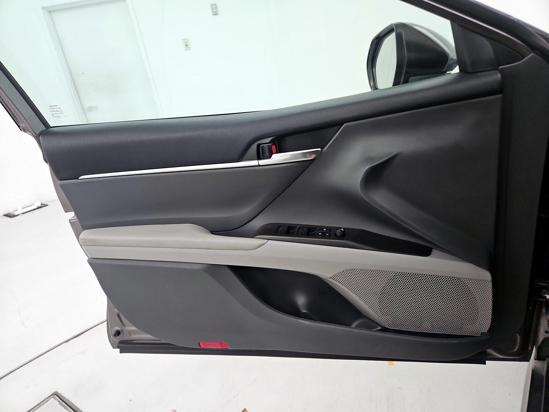 Thumbnail: 2022 Toyota Camry - 12