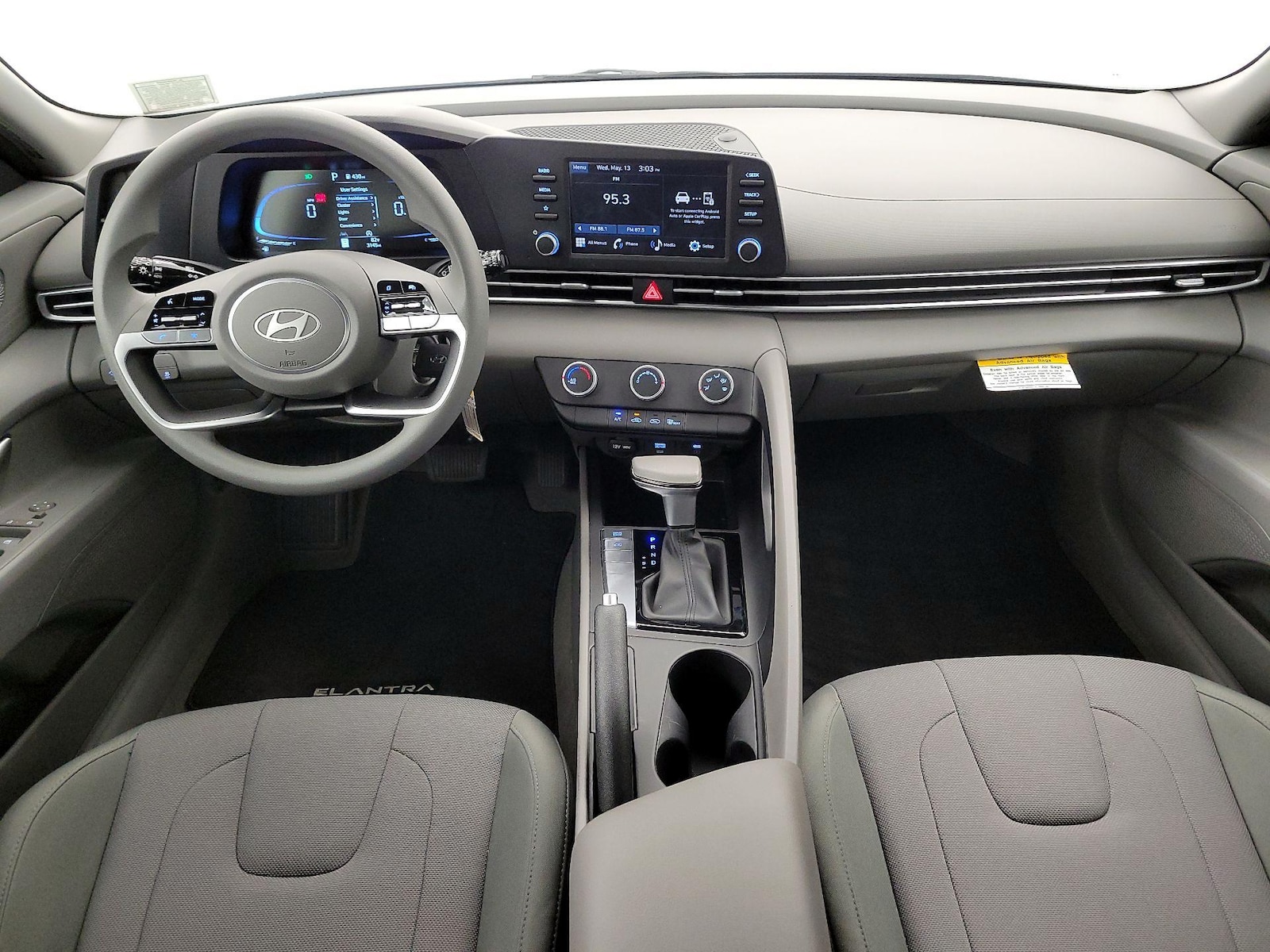 2025 Hyundai Elantra SE - Photo 10