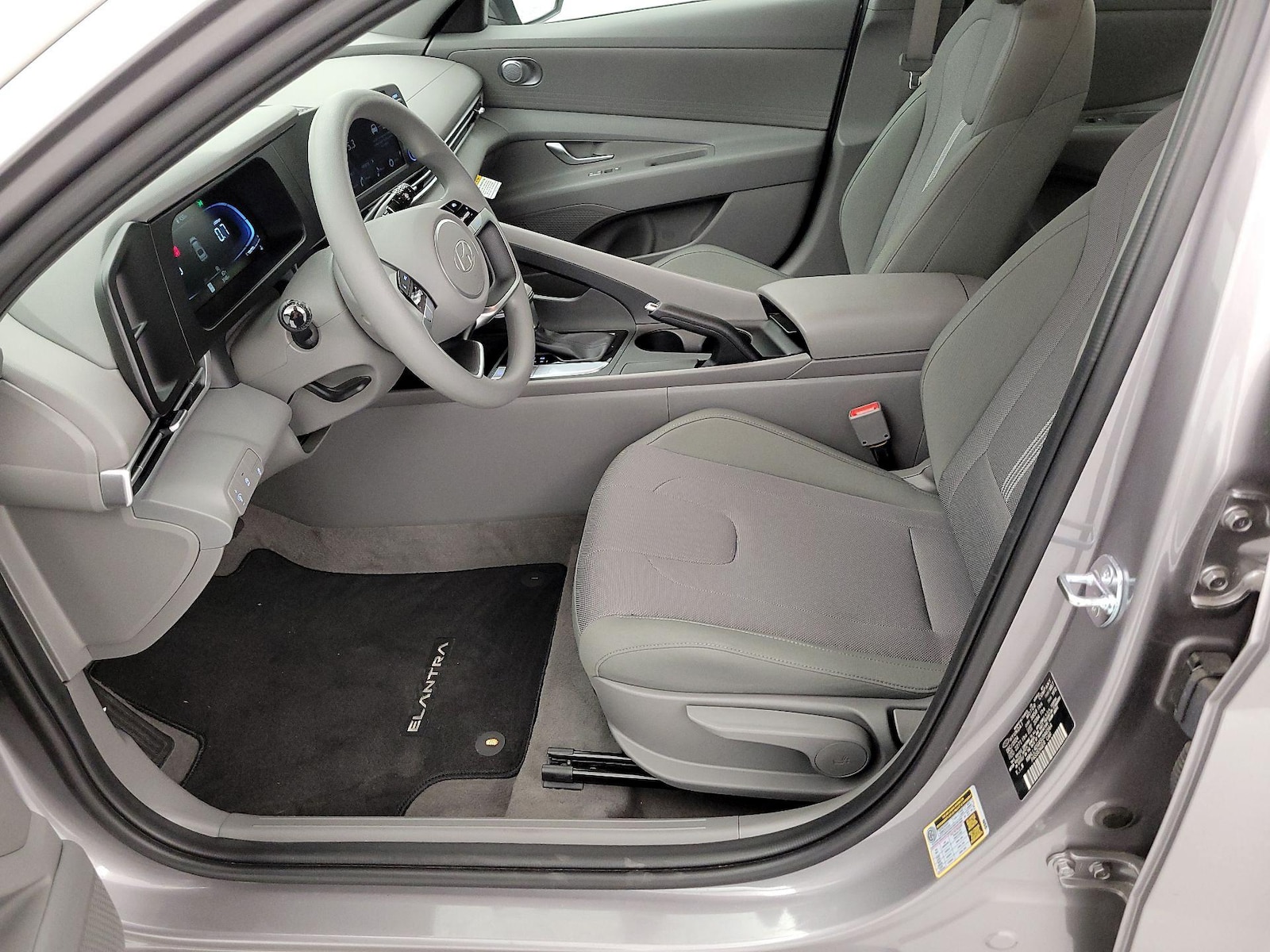 2025 Hyundai Elantra SE - Photo 12
