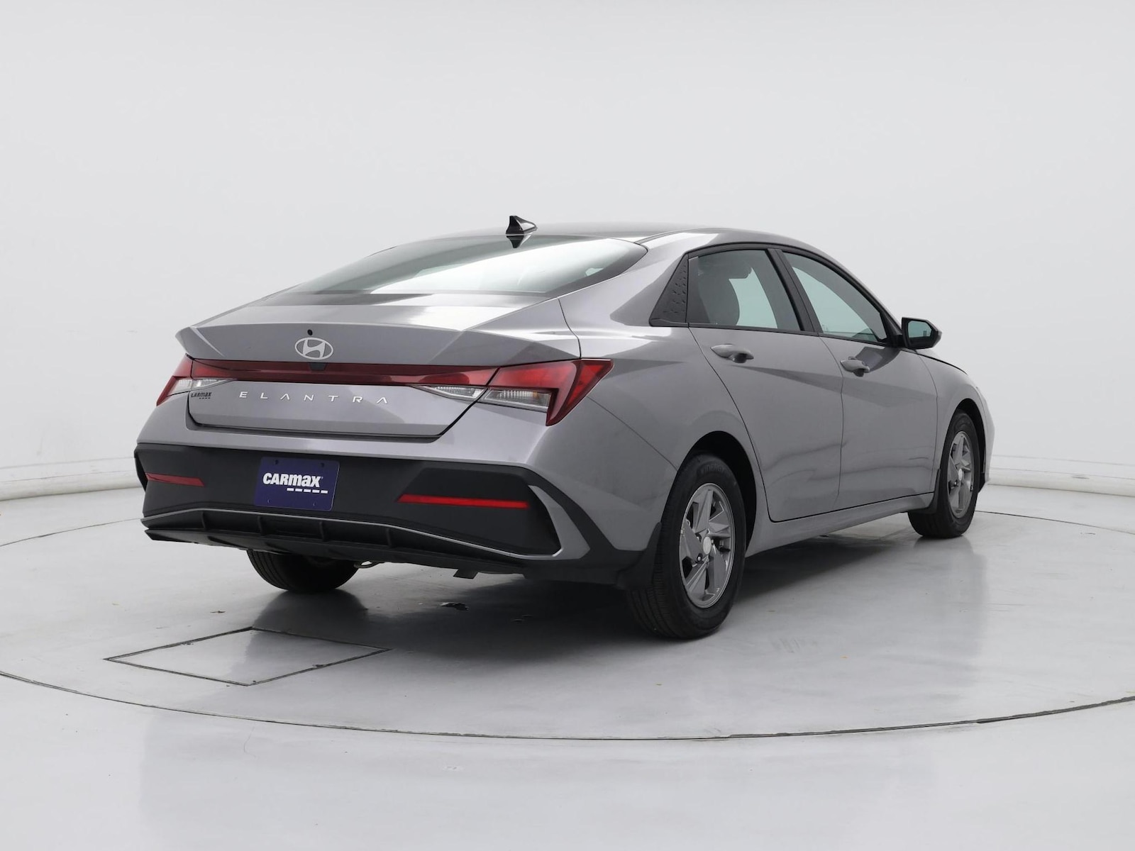 2025 Hyundai Elantra SE - Photo 9