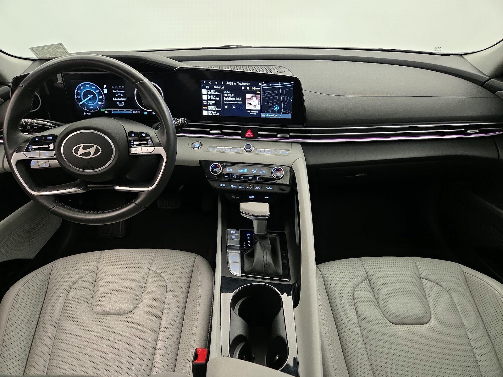 2025 Hyundai Elantra Limited - Photo 10