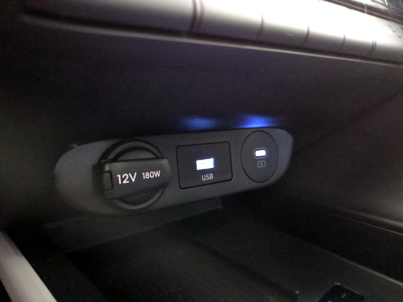 2025 Hyundai Elantra Limited - Photo 20