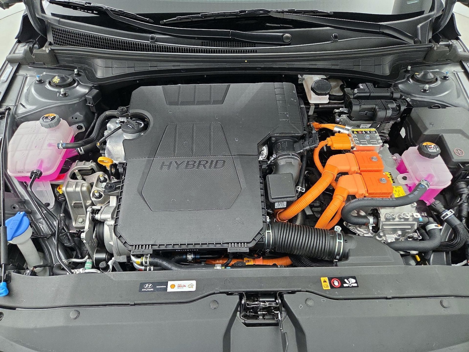 2025 Hyundai Elantra Limited - Photo 24
