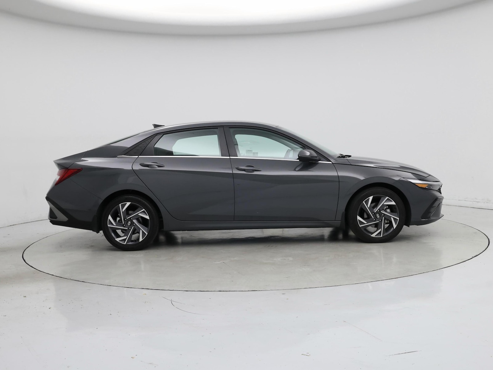 2025 Hyundai Elantra Limited - Photo 8