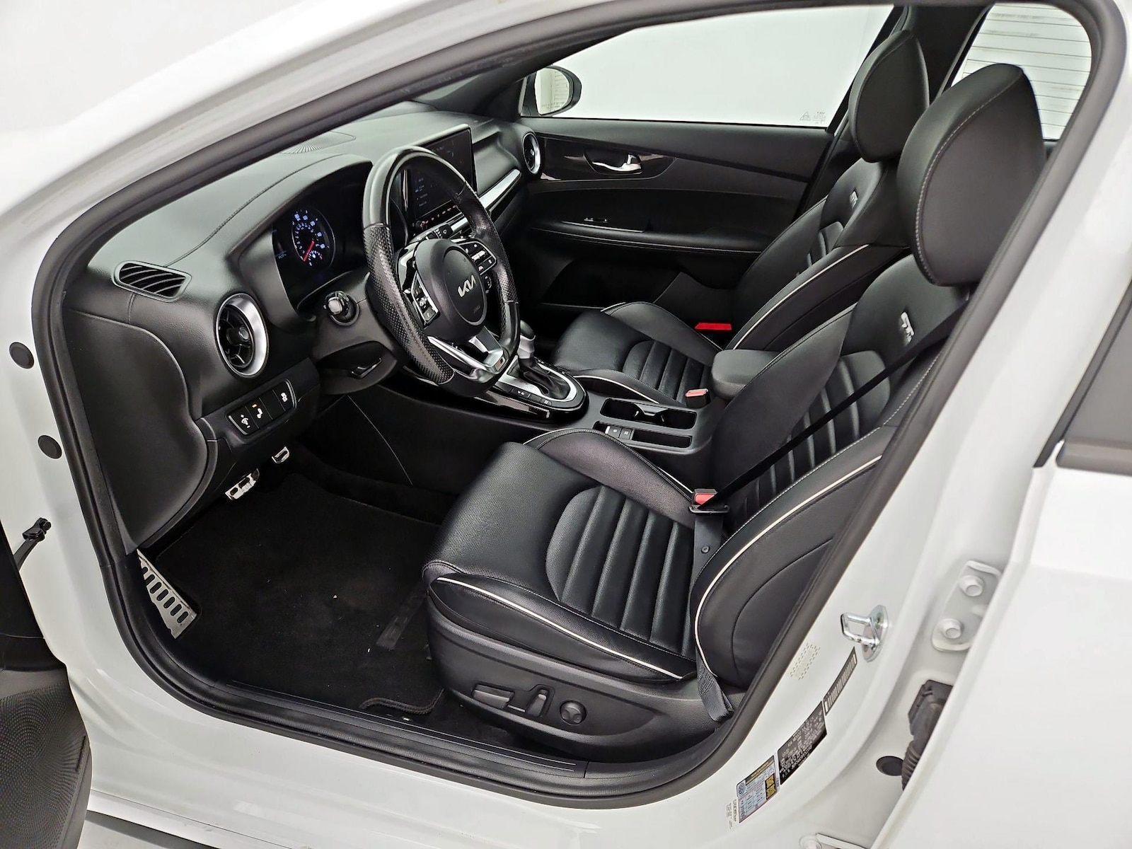2023 Kia Forte GT-Line - Photo 12