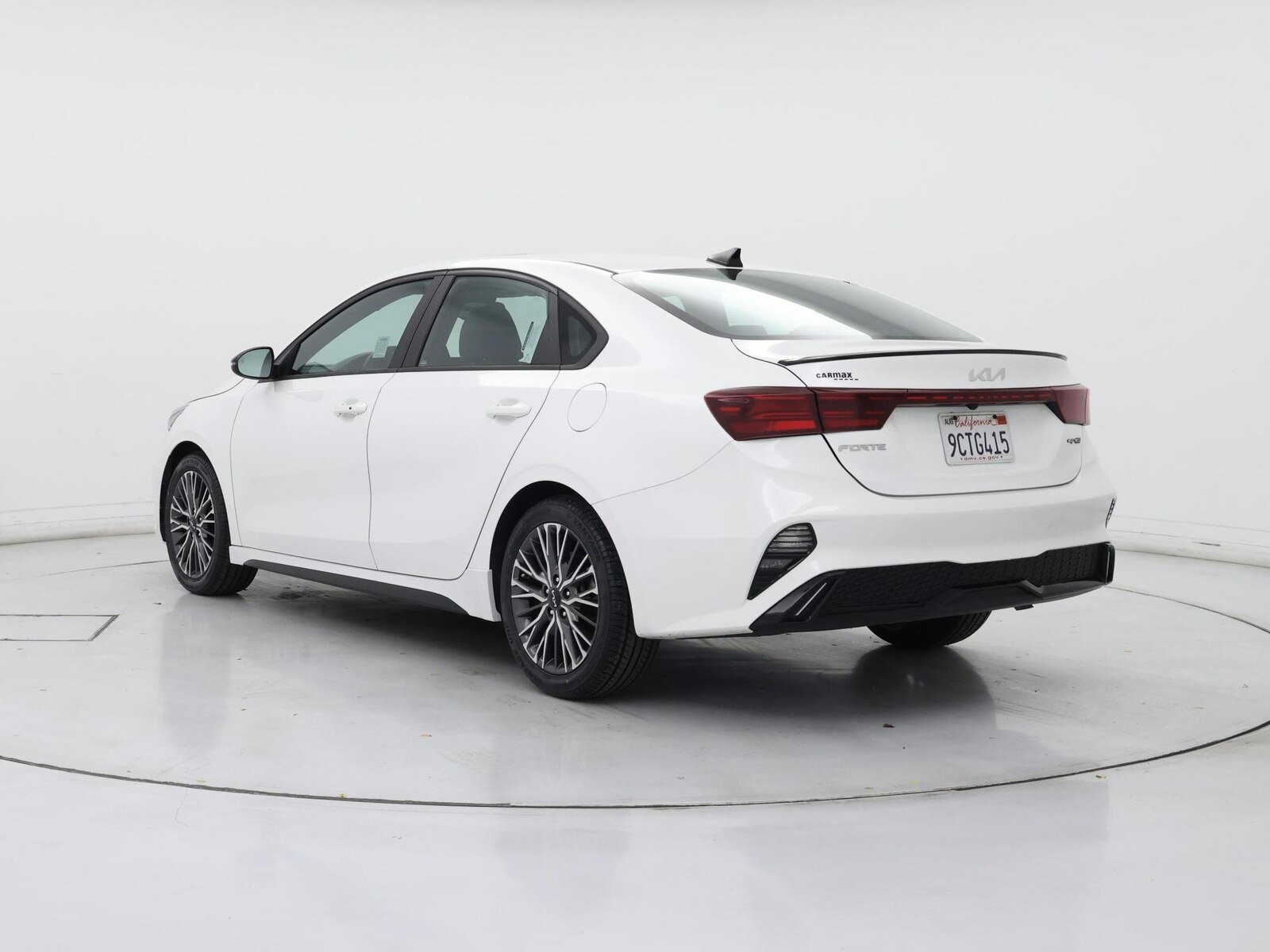 2023 Kia Forte GT-Line - Photo 3