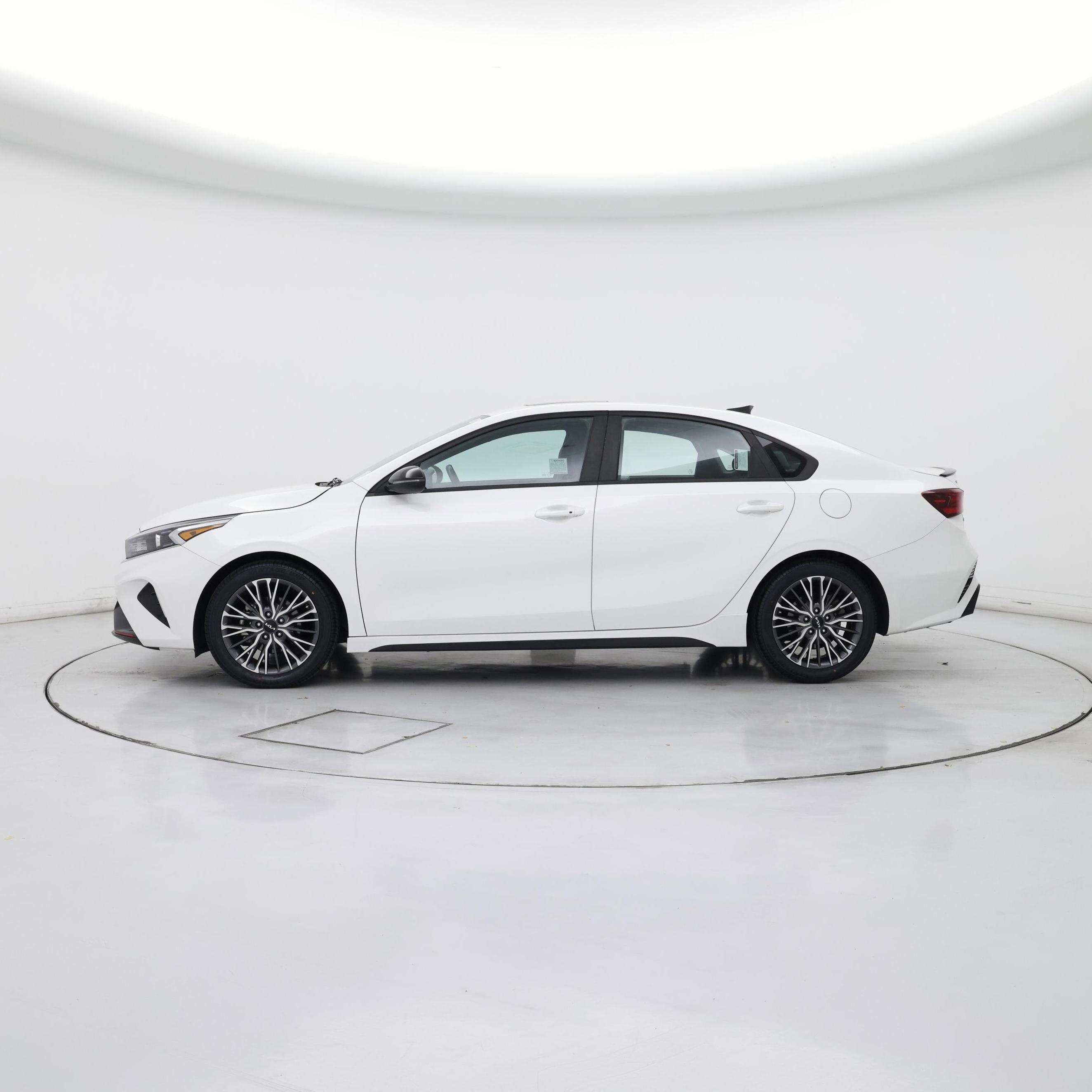 Thumbnail: 2023 Kia Forte - 3