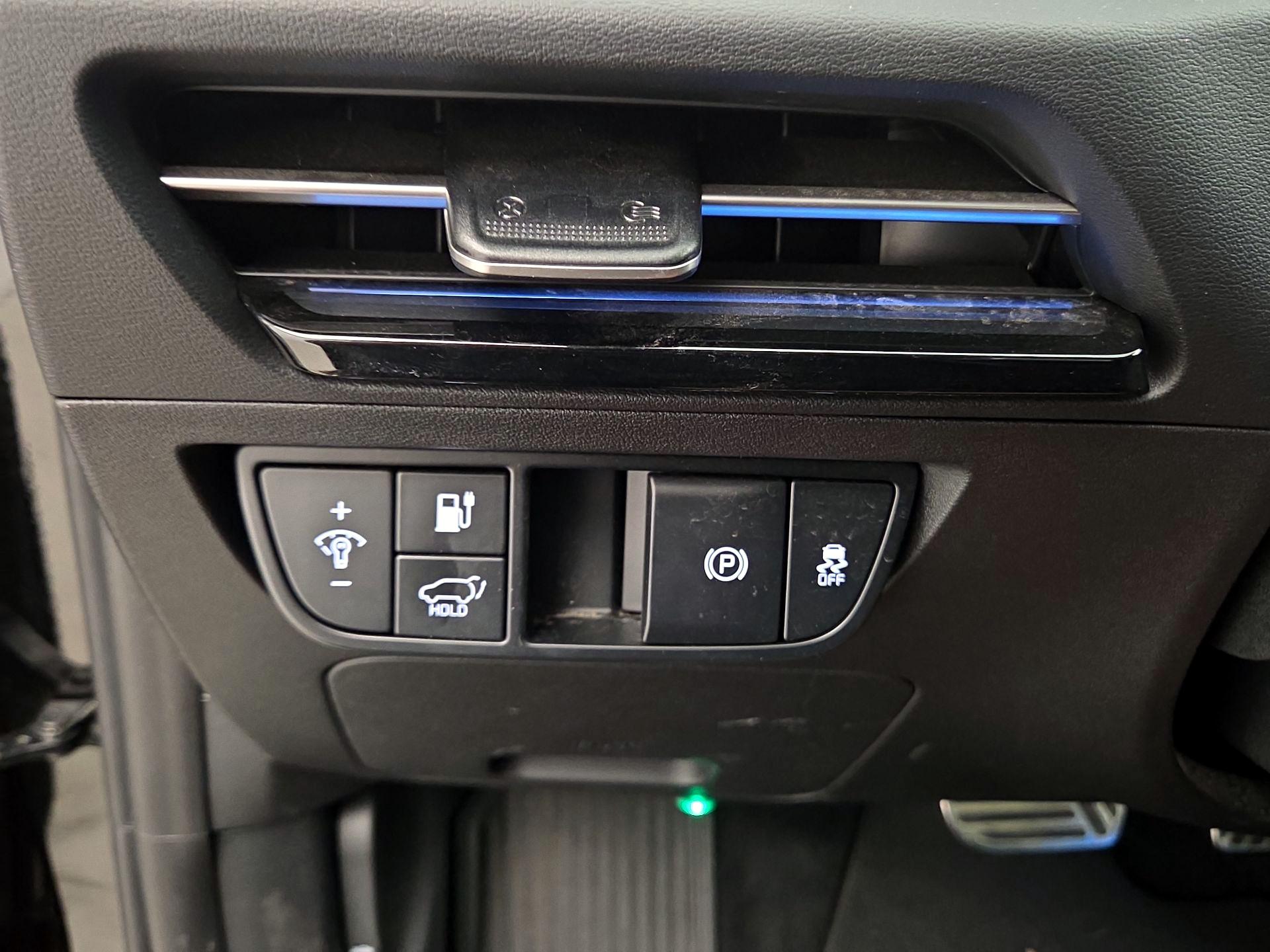 Thumbnail: 2023 Kia EV6 - 13