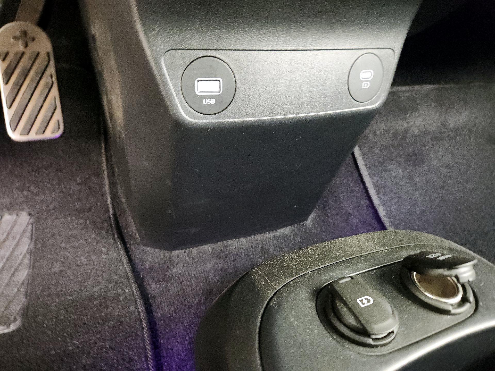 Thumbnail: 2023 Kia EV6 - 19
